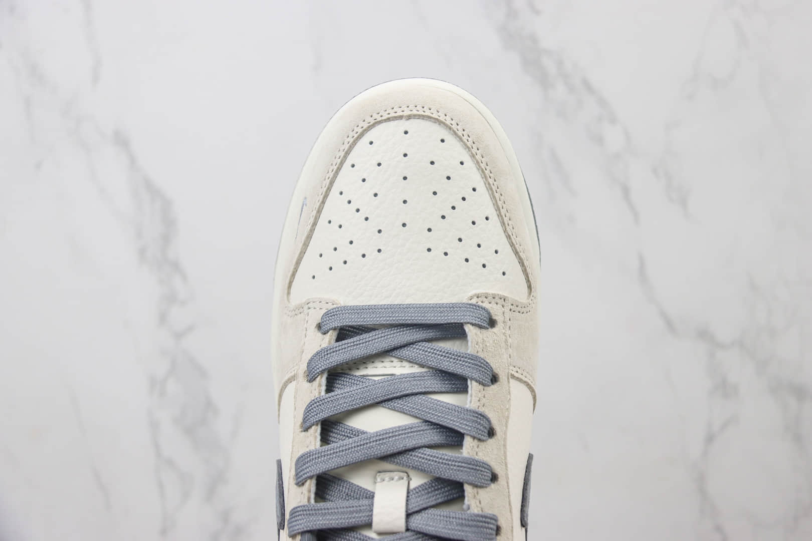 耐克Stussy x Nike SB Dunk Low纯原版本斯图西联名SB Dunk白灰色板鞋 莆田耐克货源 货号：FC1688-154