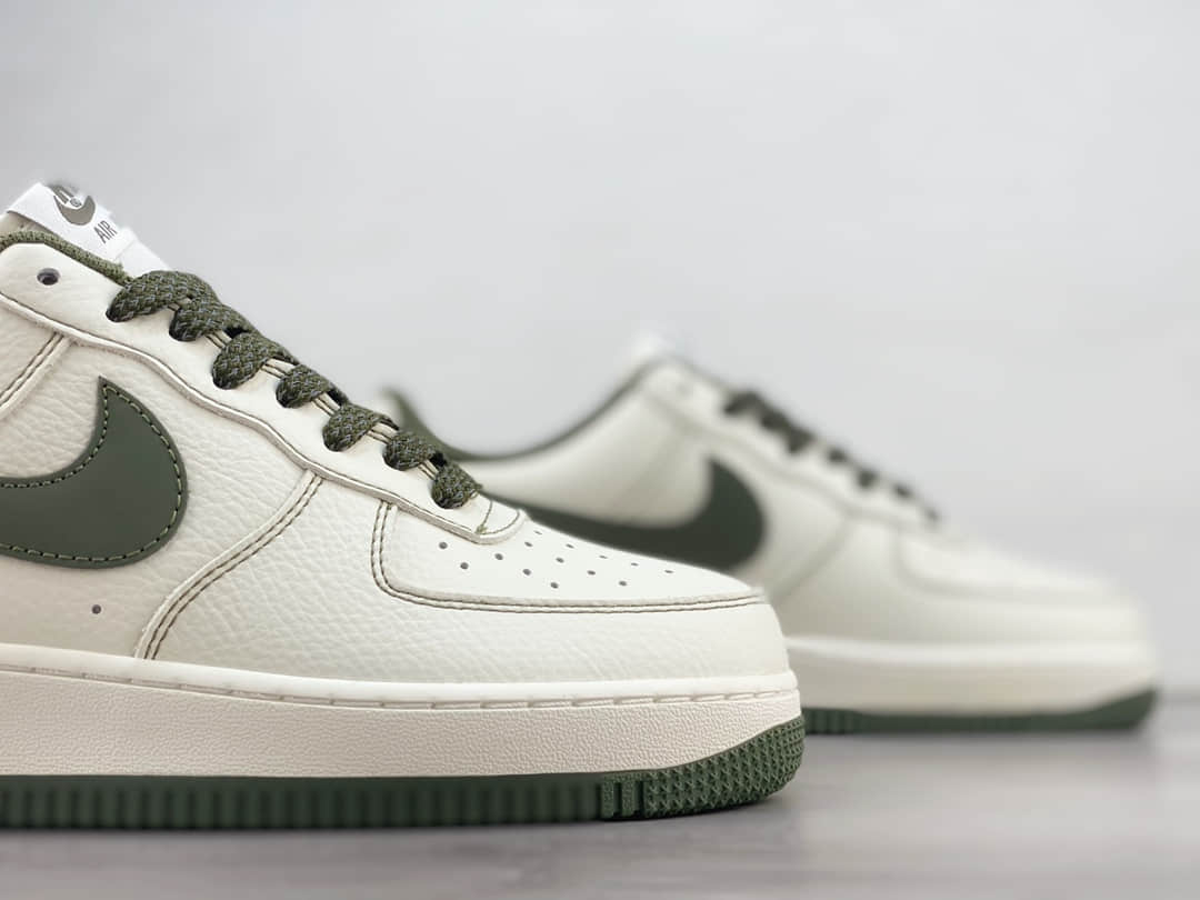 耐克Undefeated x Nike Air Force 1'07 Low纯原版本五道杠联名空军一号AF1白绿低帮板鞋 莆田耐克工厂 货号：UN2395-521