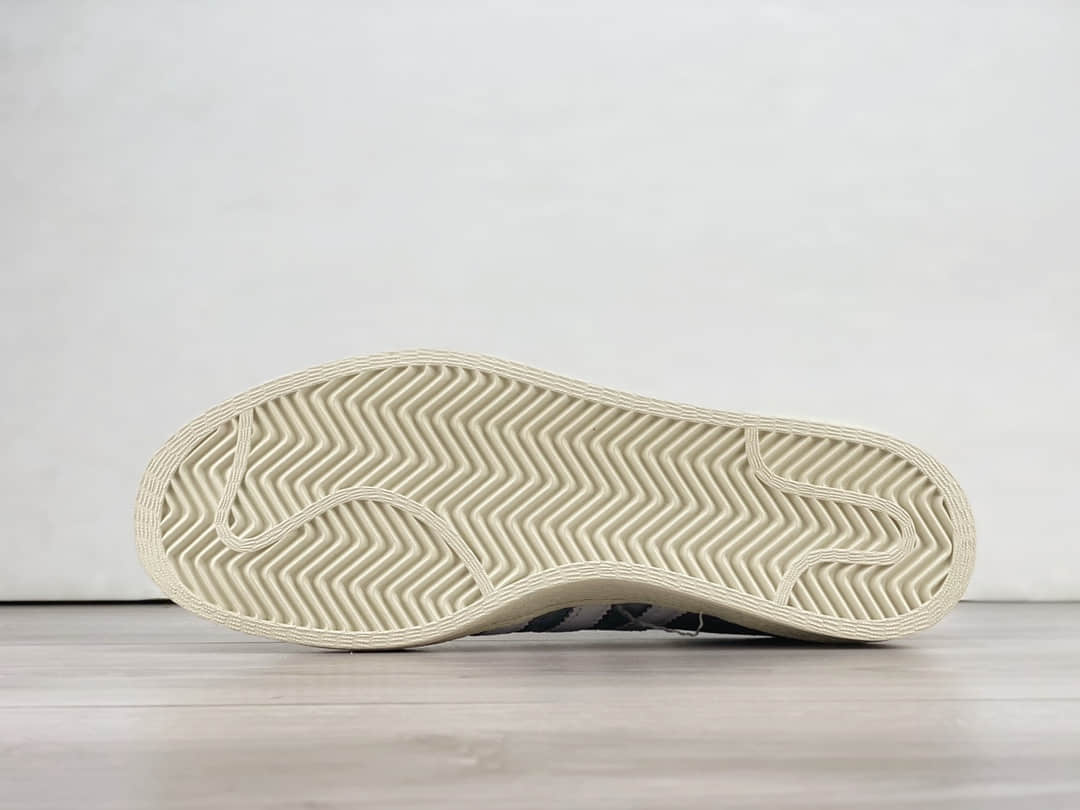 阿迪达斯adidas Originals Campus 80s纯原版本三叶草灰白学院风板鞋 莆田阿迪达斯货源 货号：GX9406