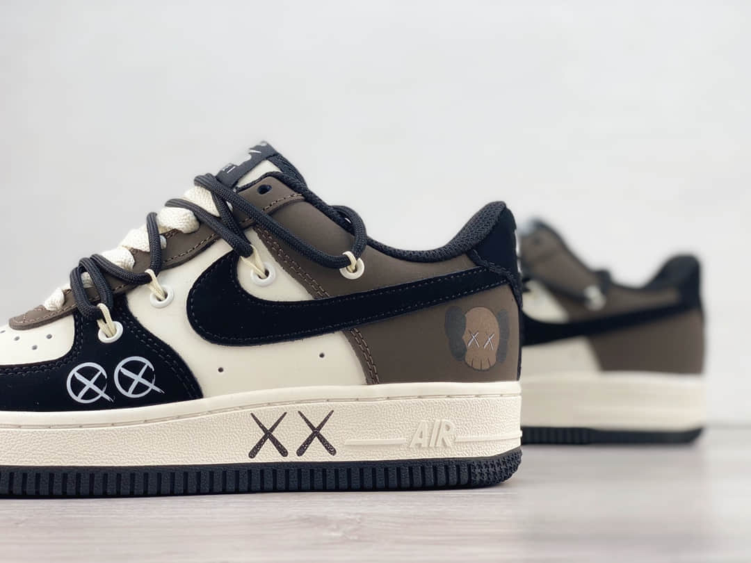 耐克Kaws x Nike Air Force 1'07 Low纯原版本Kaws联名空军一号AF1黑白棕低帮绑带板鞋 莆田复刻鞋 货号：KS6869-888