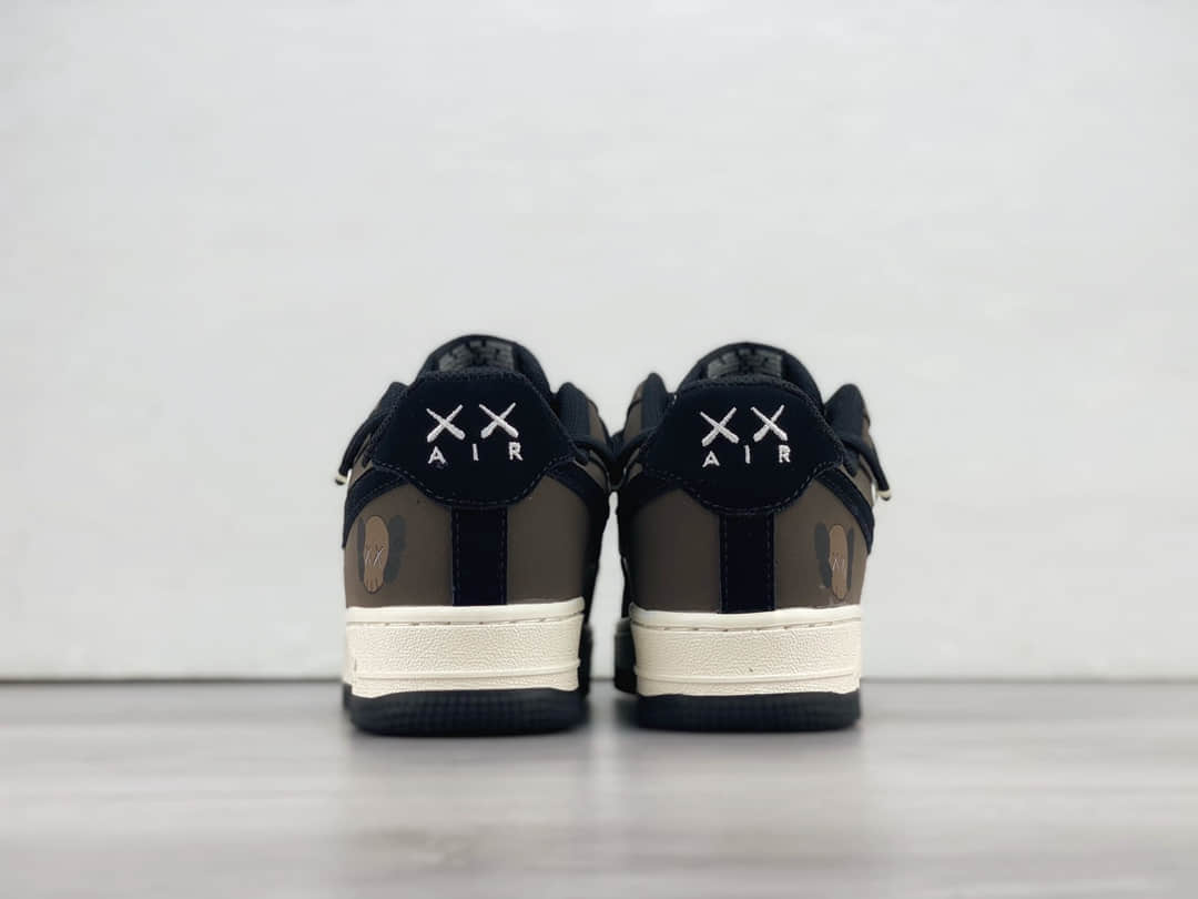 耐克Kaws x Nike Air Force 1'07 Low纯原版本Kaws联名空军一号AF1黑白棕低帮绑带板鞋 莆田复刻鞋 货号：KS6869-888