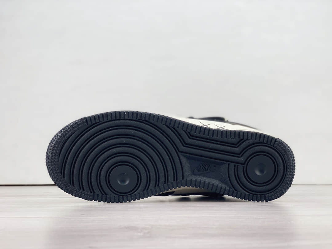 耐克Kaws x Nike Air Force 1'07 Low纯原版本Kaws联名空军一号AF1黑白棕低帮绑带板鞋 莆田复刻鞋 货号：KS6869-888