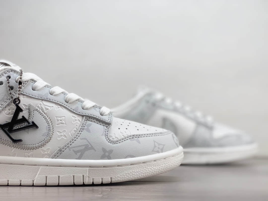 耐克Nike SB Dunk Low纯原版本冰蓝印花LV联名低帮休闲板鞋 莆田耐克代理 货号：FC1688-183