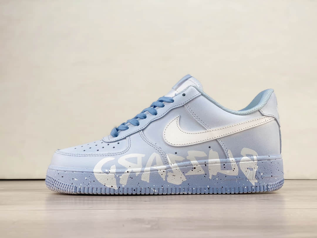 耐克Nike Air Force 1 Low纯原版本空军一号低帮AF1暴风雪蓝白字母涂鸦板鞋 莆田耐克代理 货号：315122-111