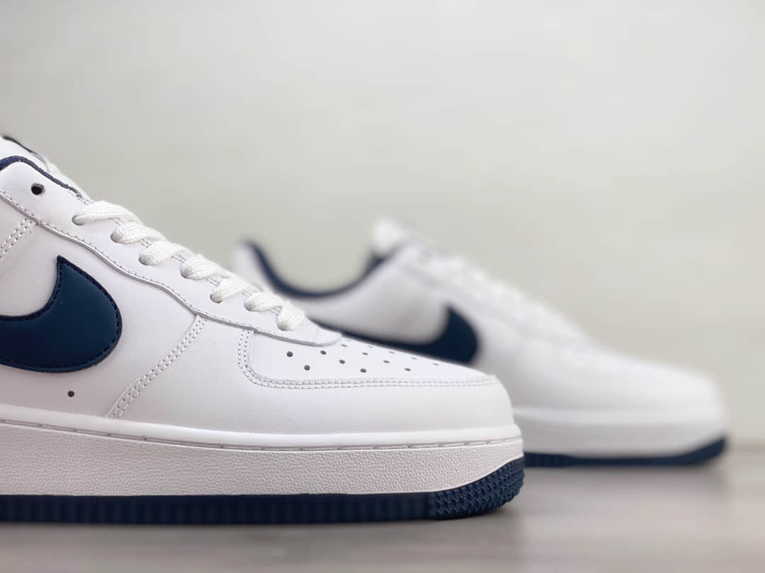 耐克Nike Air Force 1 ‘07 Low纯原版本空军一号AF1白蓝色低帮板鞋 莆田耐克货源 货号：FV5948-104