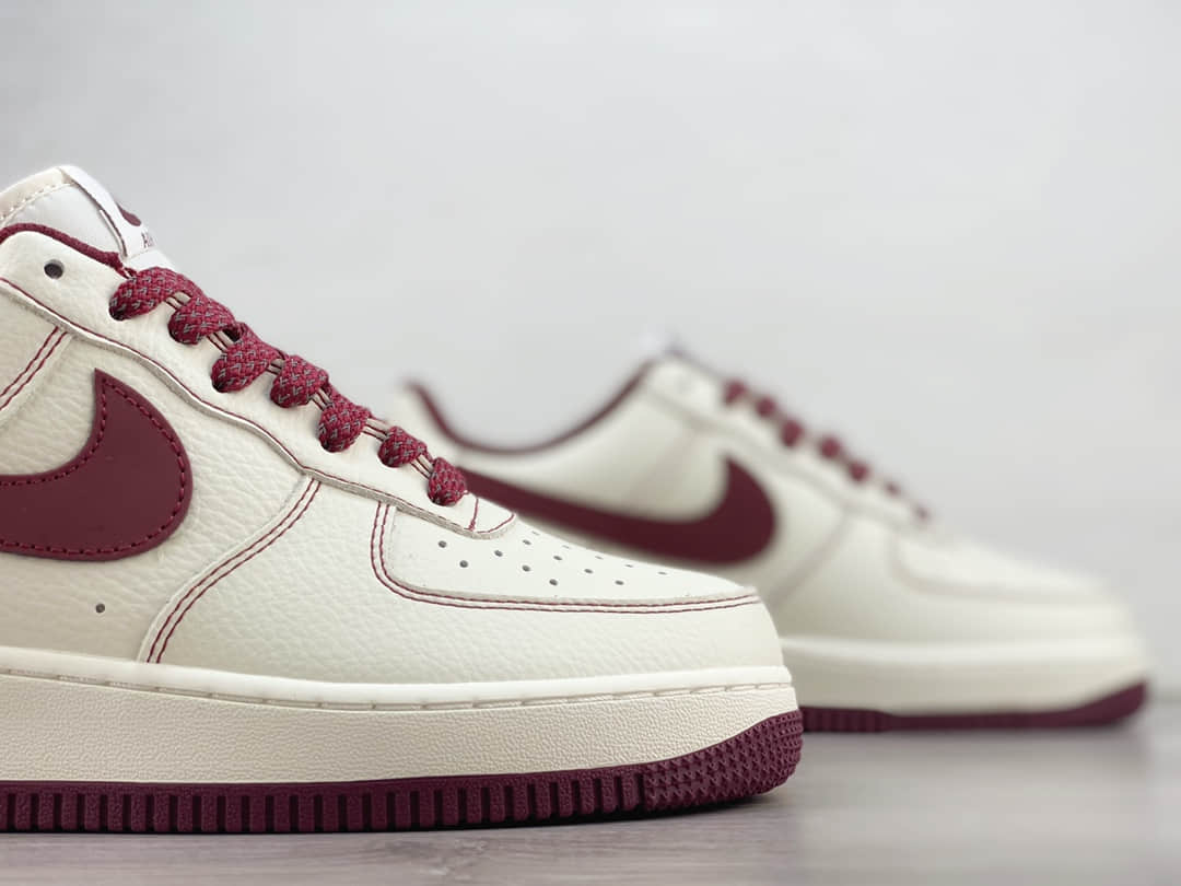 耐克Undefeated x Nike Air Force 1'07 Low纯原版本空军一号联名款AF1白酒红低帮板鞋 莆田耐克代理 货号：UN2395-523