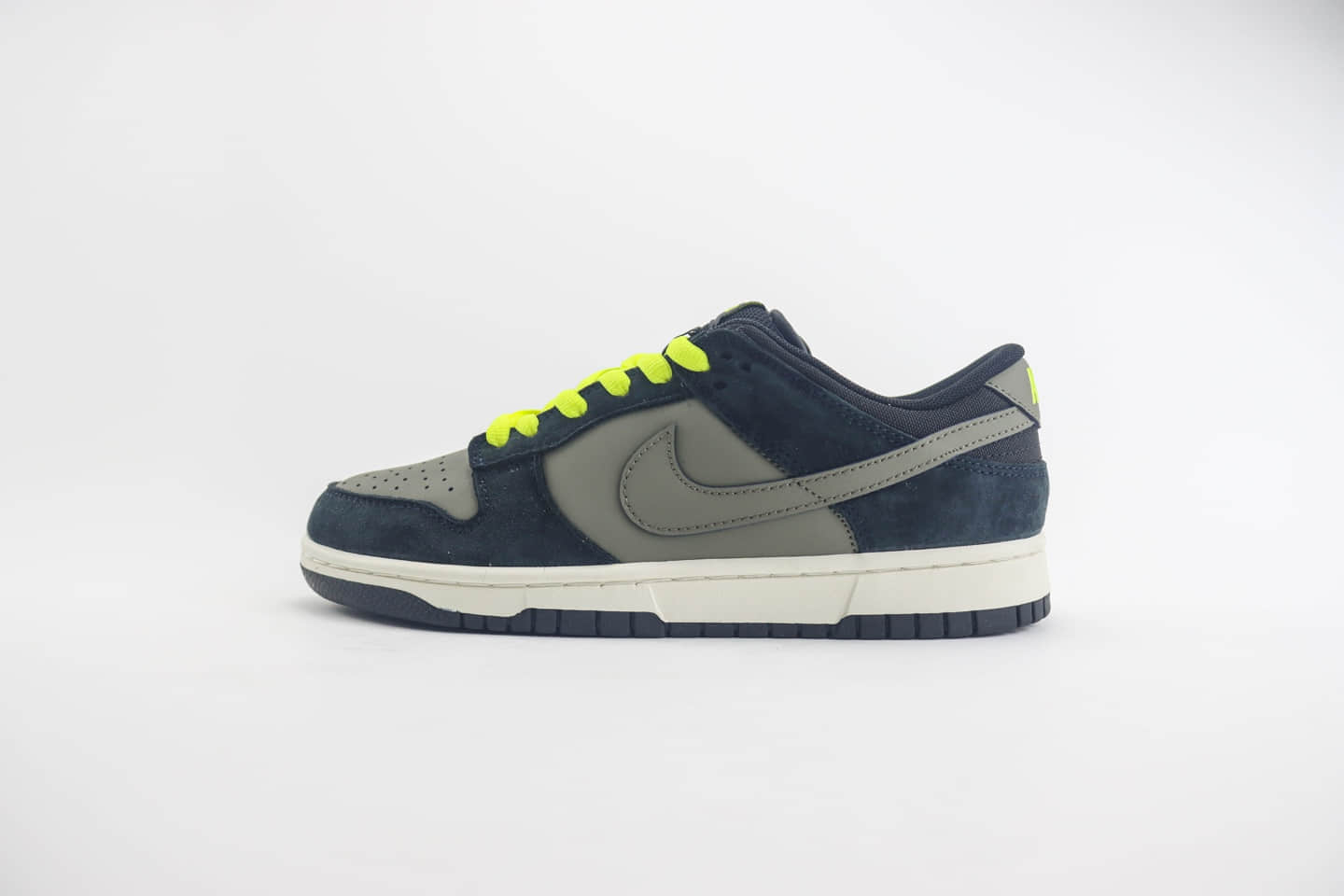 耐克Nike SB Dunk Low纯原版本低帮SB Dunk黑灰绿麂皮板鞋 莆田耐克工厂 货号：504750-078