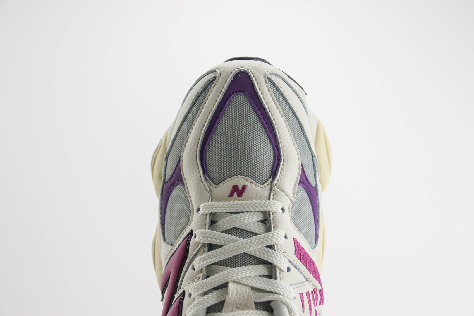 新百伦New Balance 9060纯原版本NB9060白紫复古运动慢跑鞋 莆田新百伦货源 货号：U9060ESC