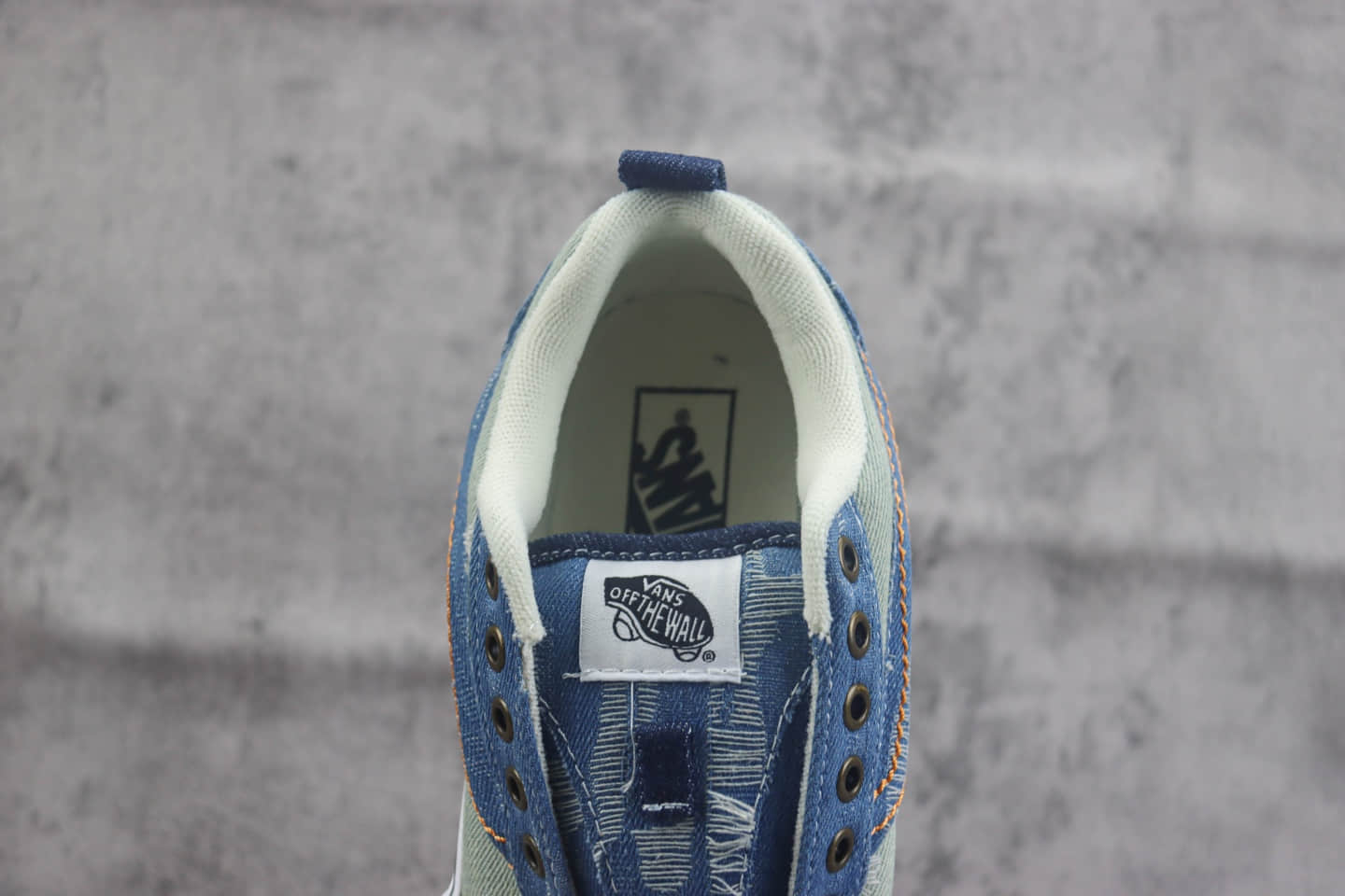 万斯Vans Vault Knu-Skool VR3 LX“Denim”纯原版本白蓝牛仔水洗做旧撕裂板鞋 莆田万斯货源 货号：VN000E54NWD