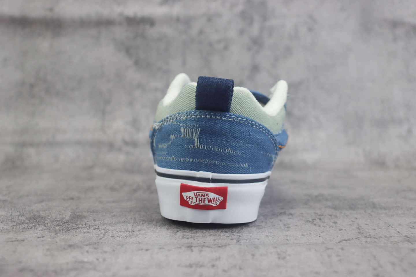 万斯Vans Vault Knu-Skool VR3 LX“Denim”纯原版本白蓝牛仔水洗做旧撕裂板鞋 莆田万斯货源 货号：VN000E54NWD