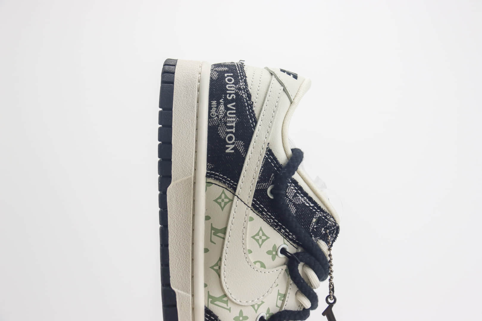 耐克Louis Vuitton x Nike Dunk Low纯原版本路易威登LV联名Dunk黑白牛仔老花解构板鞋 莆田耐克货源 货号：SJ2068-238