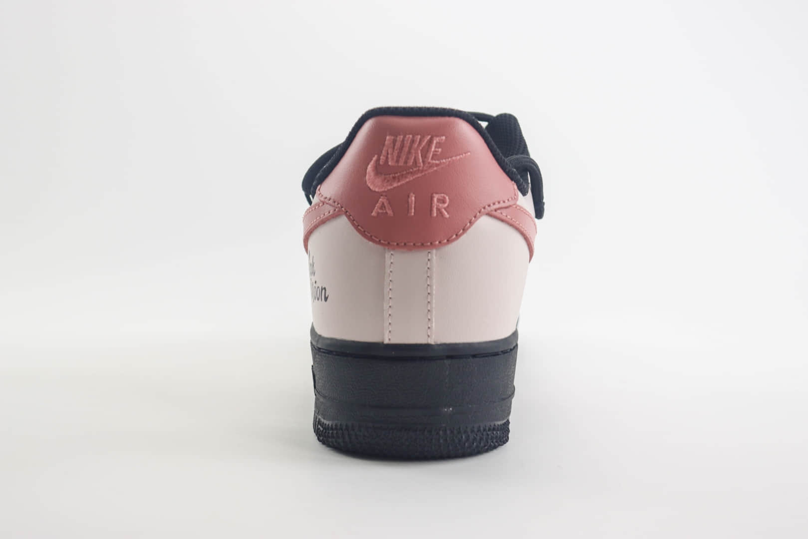 耐克Nike Air Force 1 Low纯原版本空军一号AF1黑粉爱心方格情人节板鞋 莆田耐克代理 货号：ZH0316-012