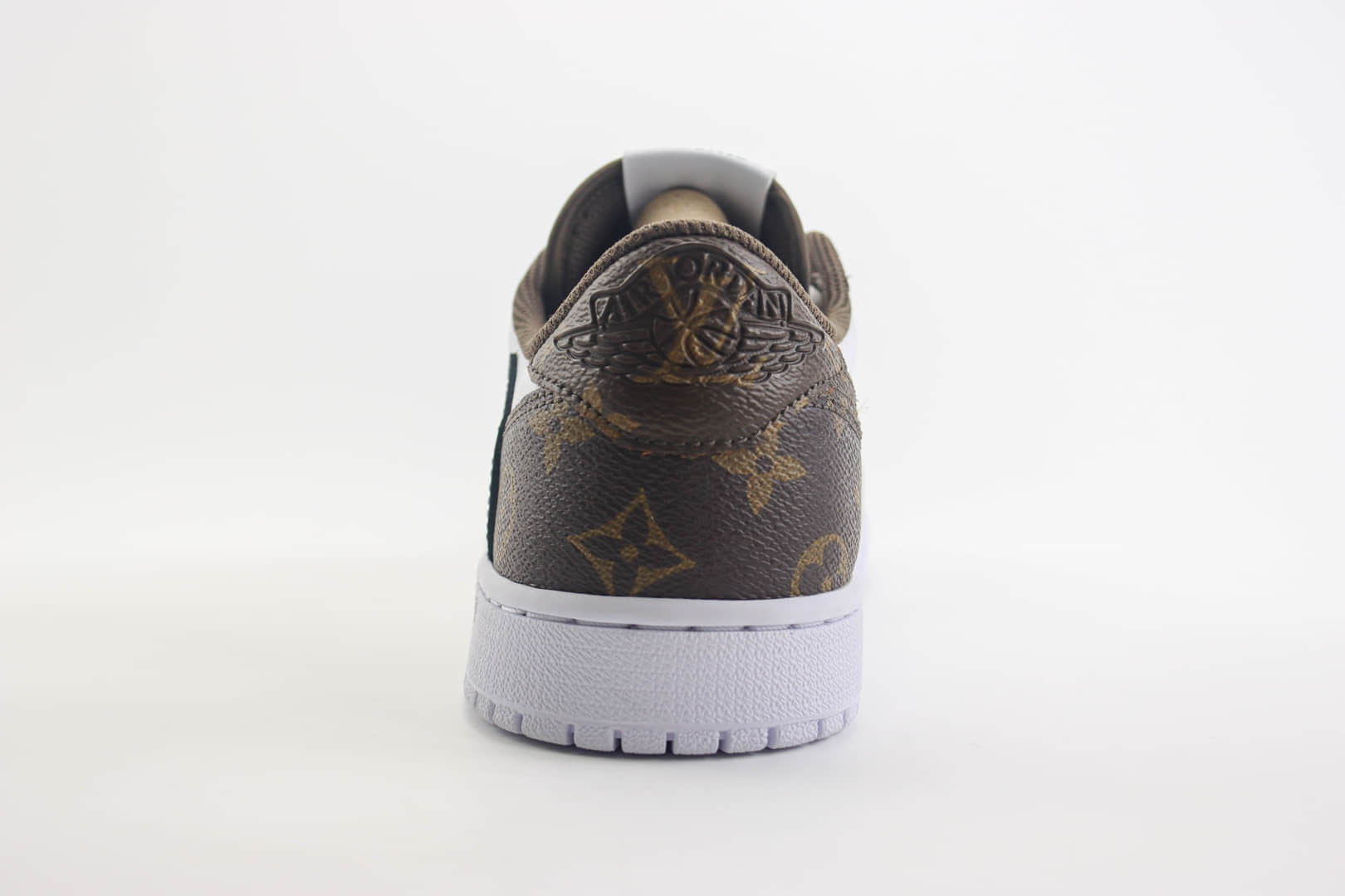 乔丹Louis Vuitton x Travis Scott x Air Jordan 1 Low纯原版本三方联名LV低帮AJ1白黑棕TS倒勾板鞋 莆田耐克货源 货号：DL2403-002