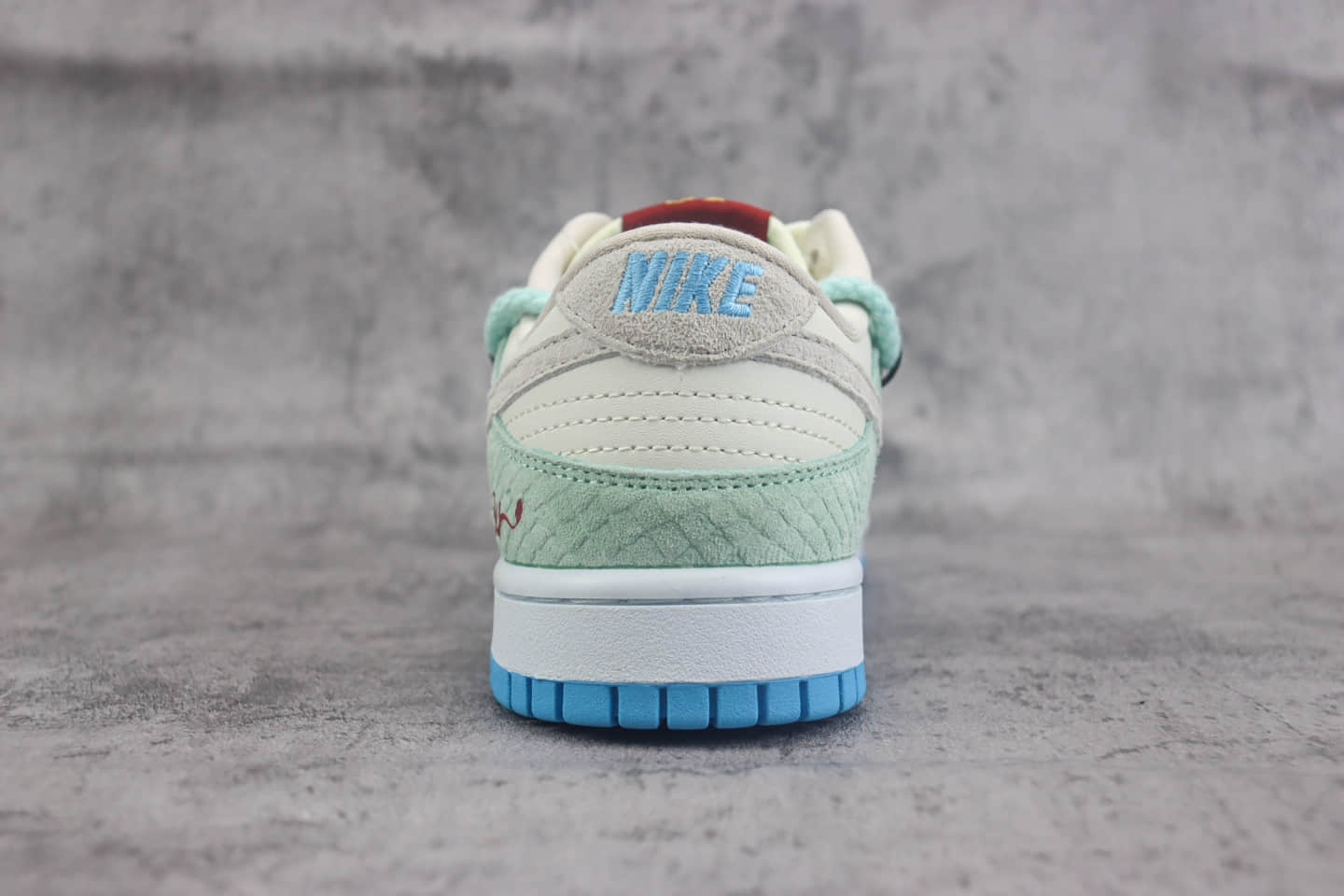 耐克Nike SB Dunk Low纯原版本龙年限定SB Dunk龙腾四海灰勾低帮板鞋 莆田耐克工厂 货号：SJ2068-230