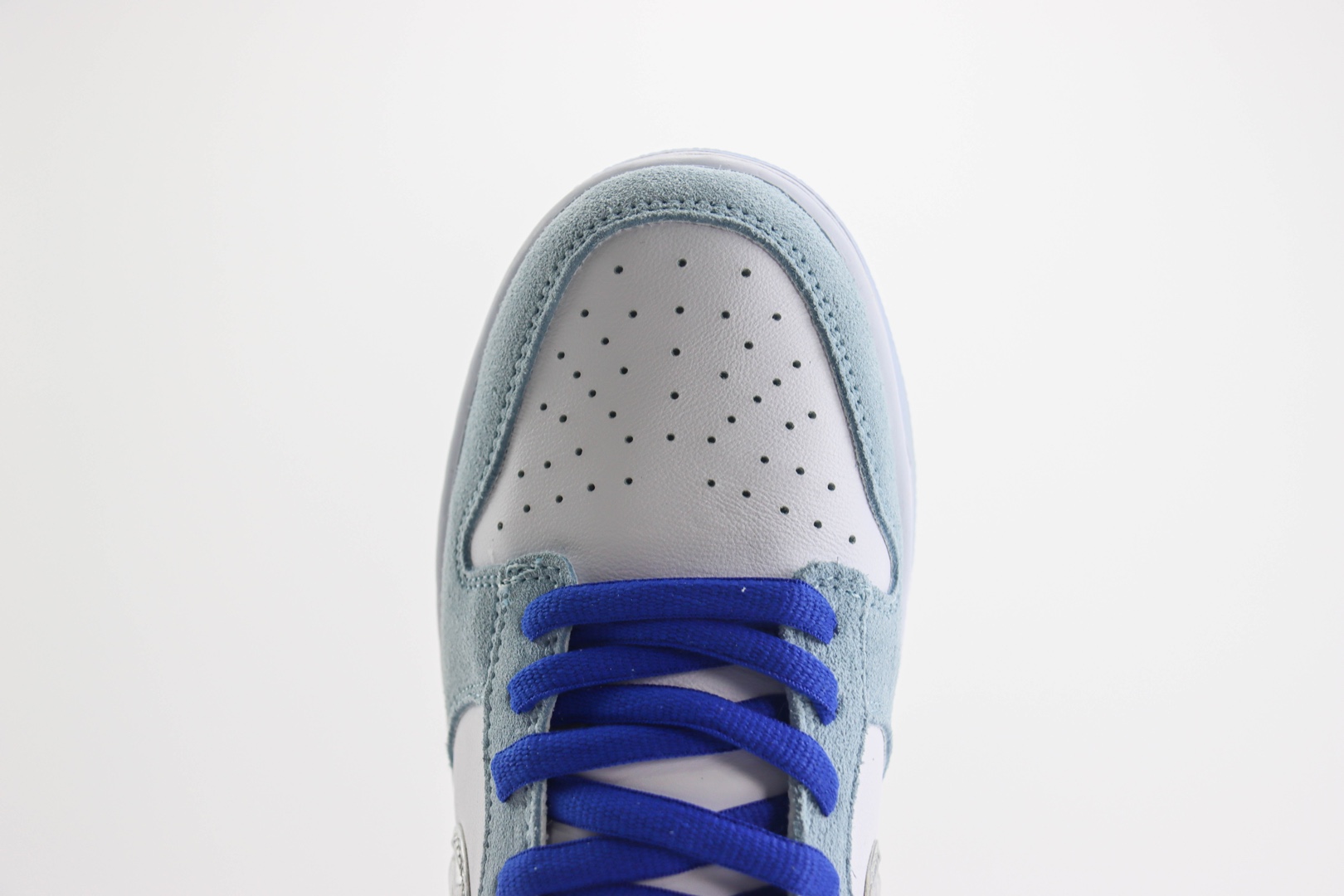 耐克Nike SB Dunk Low纯原版本低帮SB Dunk白蓝液态银勾板鞋 莆田耐克代理 货号：FD2562-300