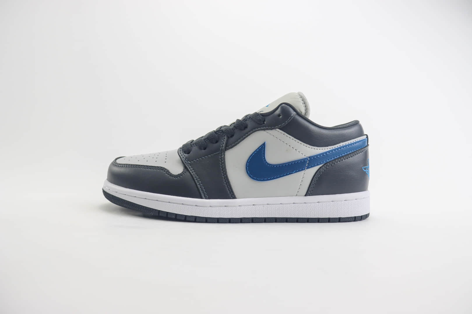 乔丹Air Jordan 1 Low纯原版本低帮AJ1白黑蓝篮球鞋 莆田AJ货源 货号：DC0774-040