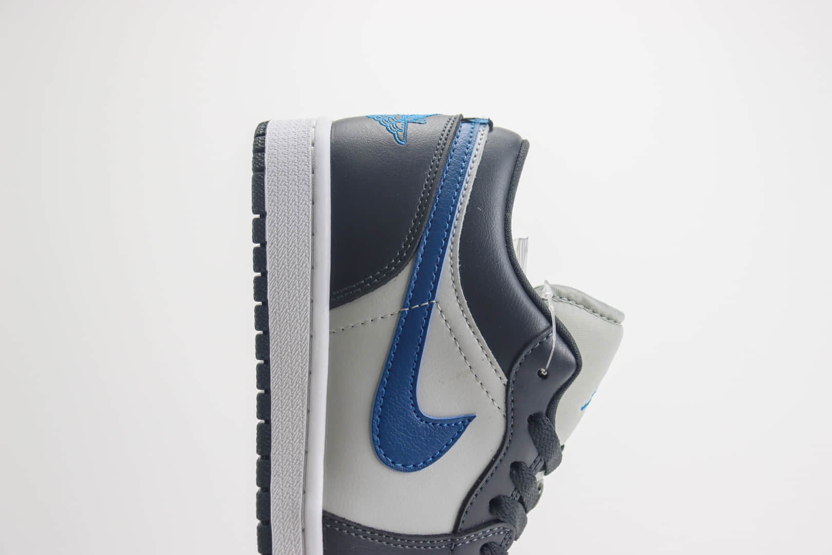 乔丹Air Jordan 1 Low纯原版本低帮AJ1白黑蓝篮球鞋 莆田AJ货源 货号：DC0774-040