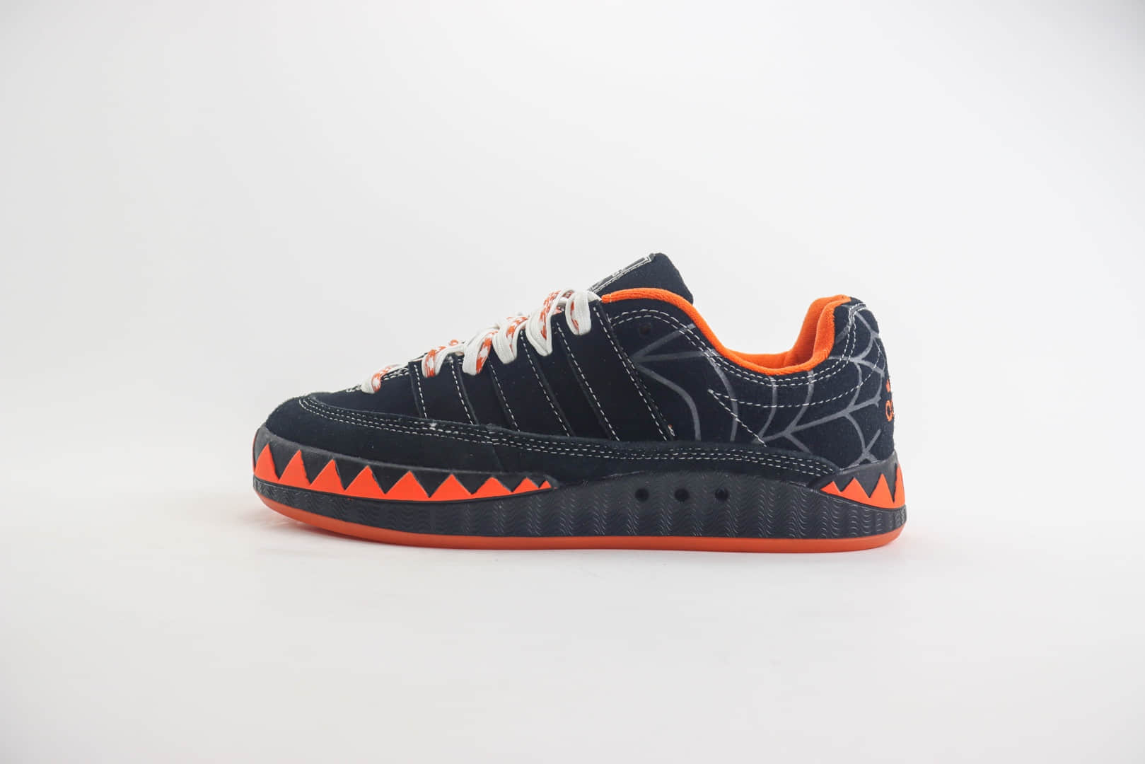 阿迪达斯Human Made x adidas Adimatic Low纯原版本马蒂奇系列黑橙色鲨鱼面包鞋 莆田复刻鞋货源 货号：IG4024