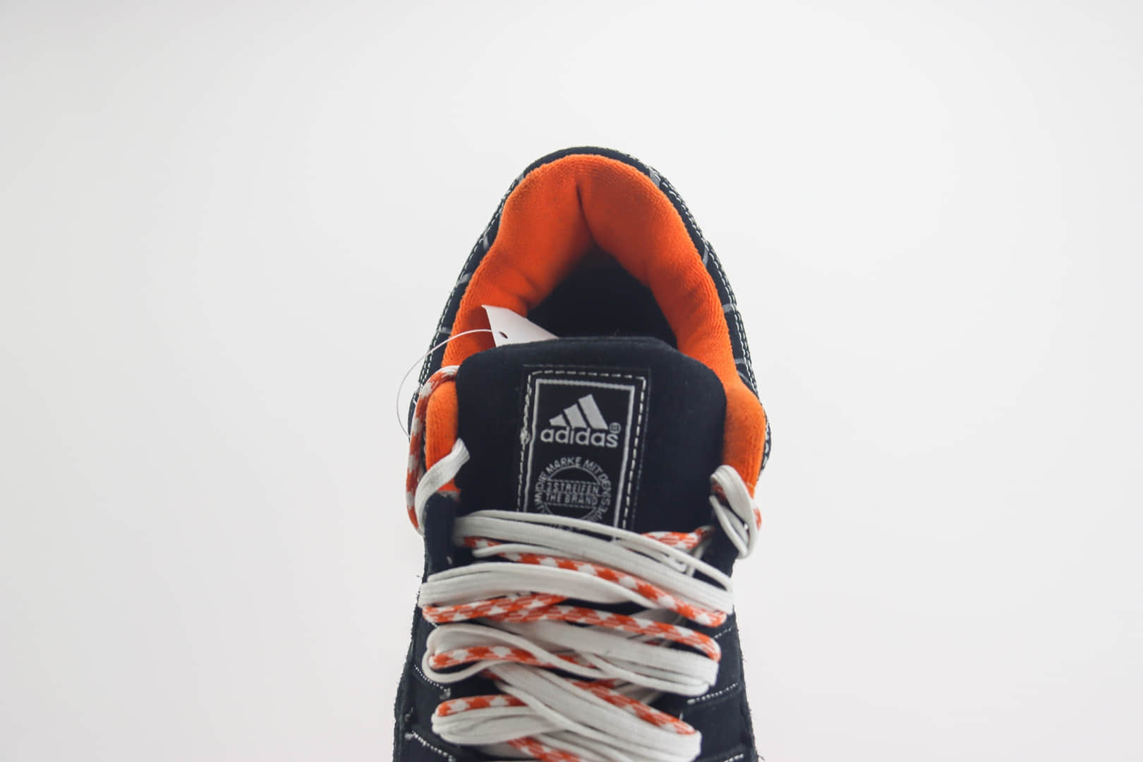 阿迪达斯Human Made x adidas Adimatic Low纯原版本马蒂奇系列黑橙色鲨鱼面包鞋 莆田复刻鞋货源 货号：IG4024