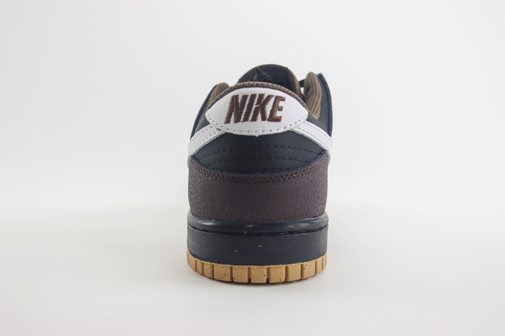 耐克Nike SB Dunk Low纯原版本低帮SB Dunk咖啡色板鞋 莆田耐克批发 货号：HF9984-001
