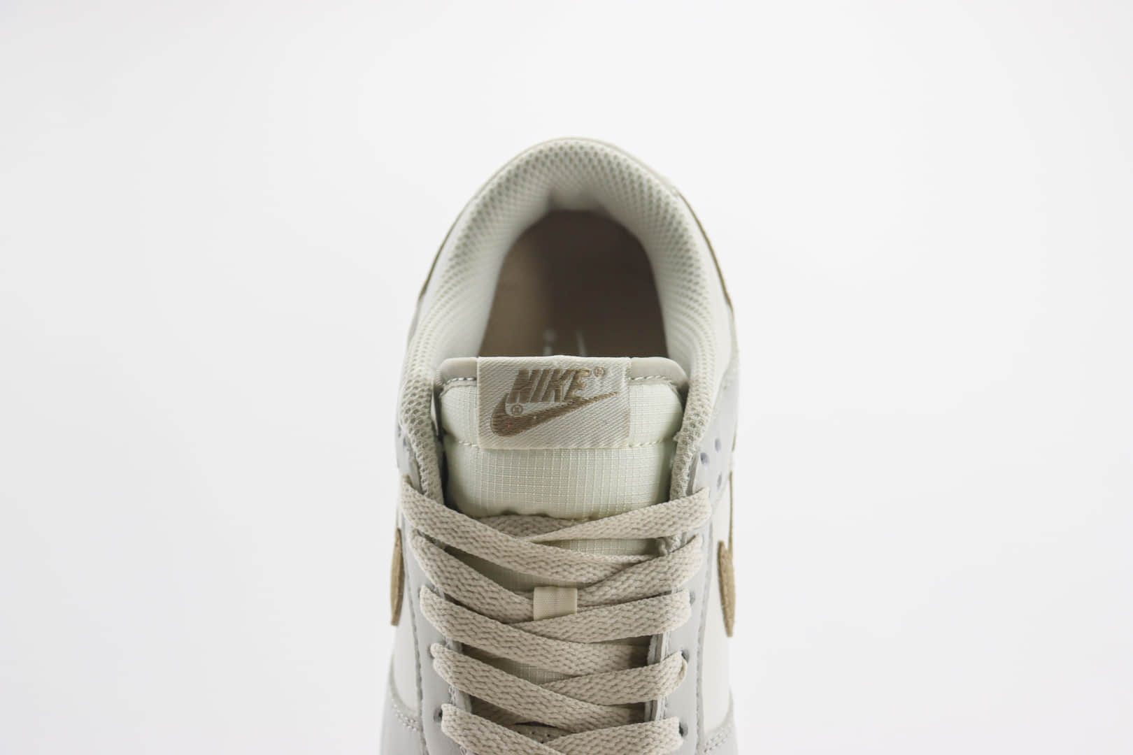 耐克Nike SB Dunk Low纯原版本低帮SB Dunk灰棕色板鞋 莆田耐克货源 货号：FJ4188-001