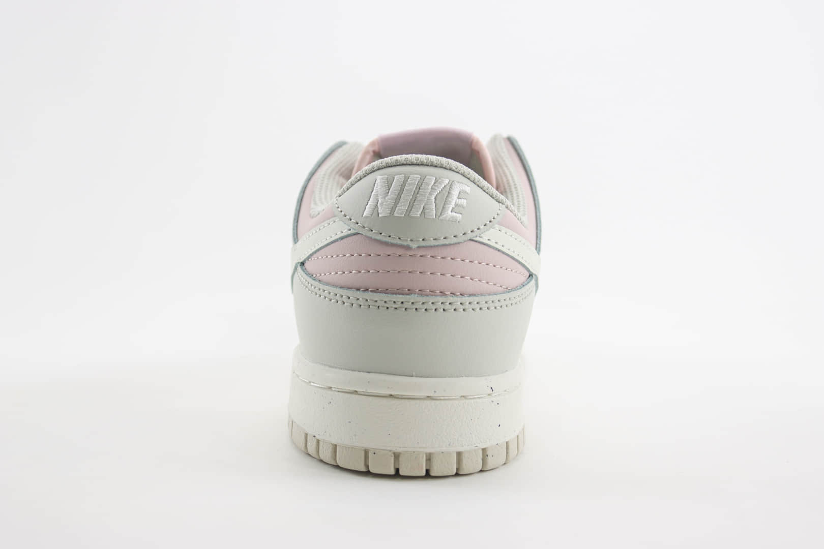 耐克Nike SB Dunk Low纯原版本低帮SB Dunk灰粉色滑板板鞋 莆田耐克工厂 货号：DD1873-001