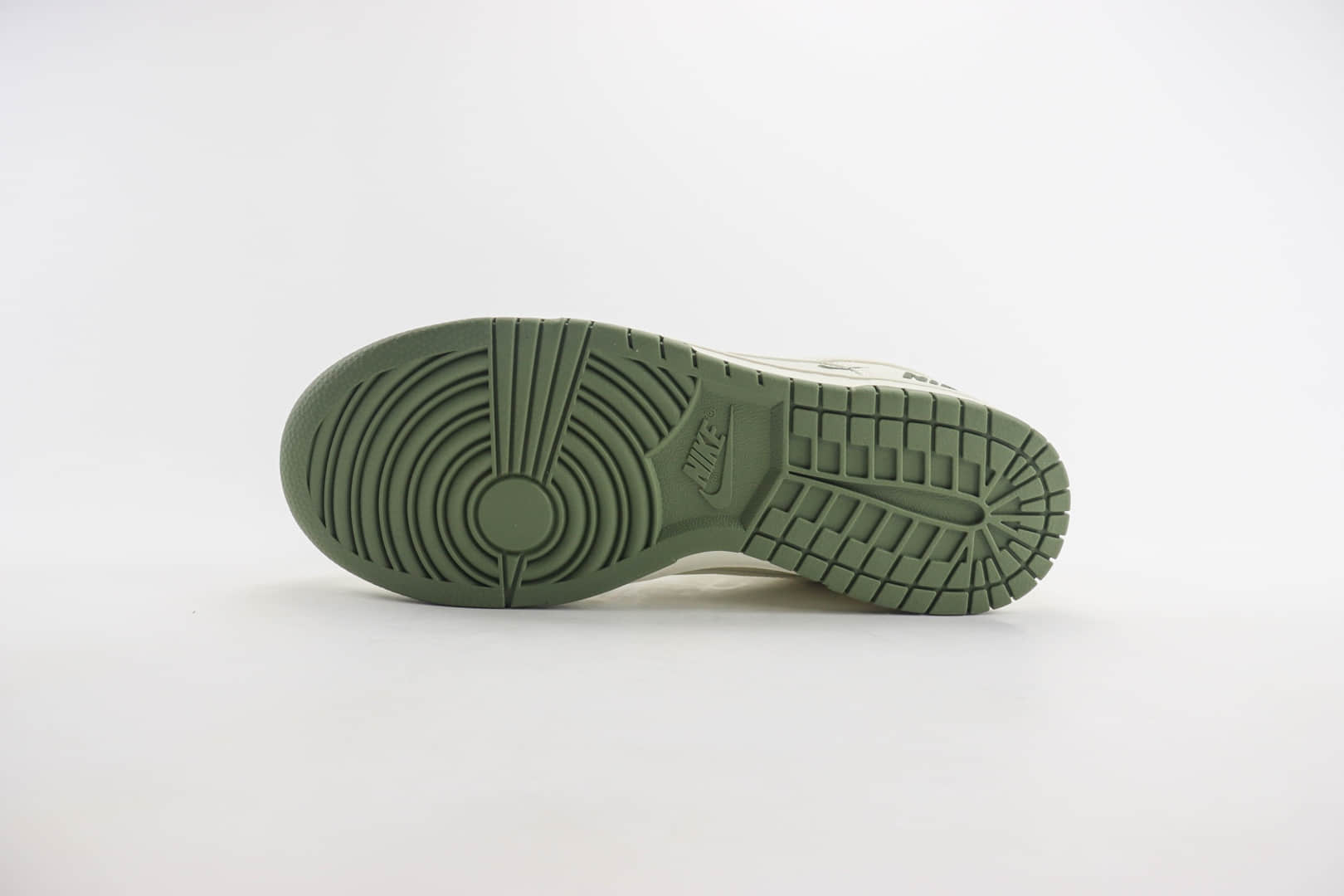 耐克Nike Dunk Low纯原版本低帮Dunk白绿三勾滑板板鞋 莆田天花板Dunk 货号：NK5639-323