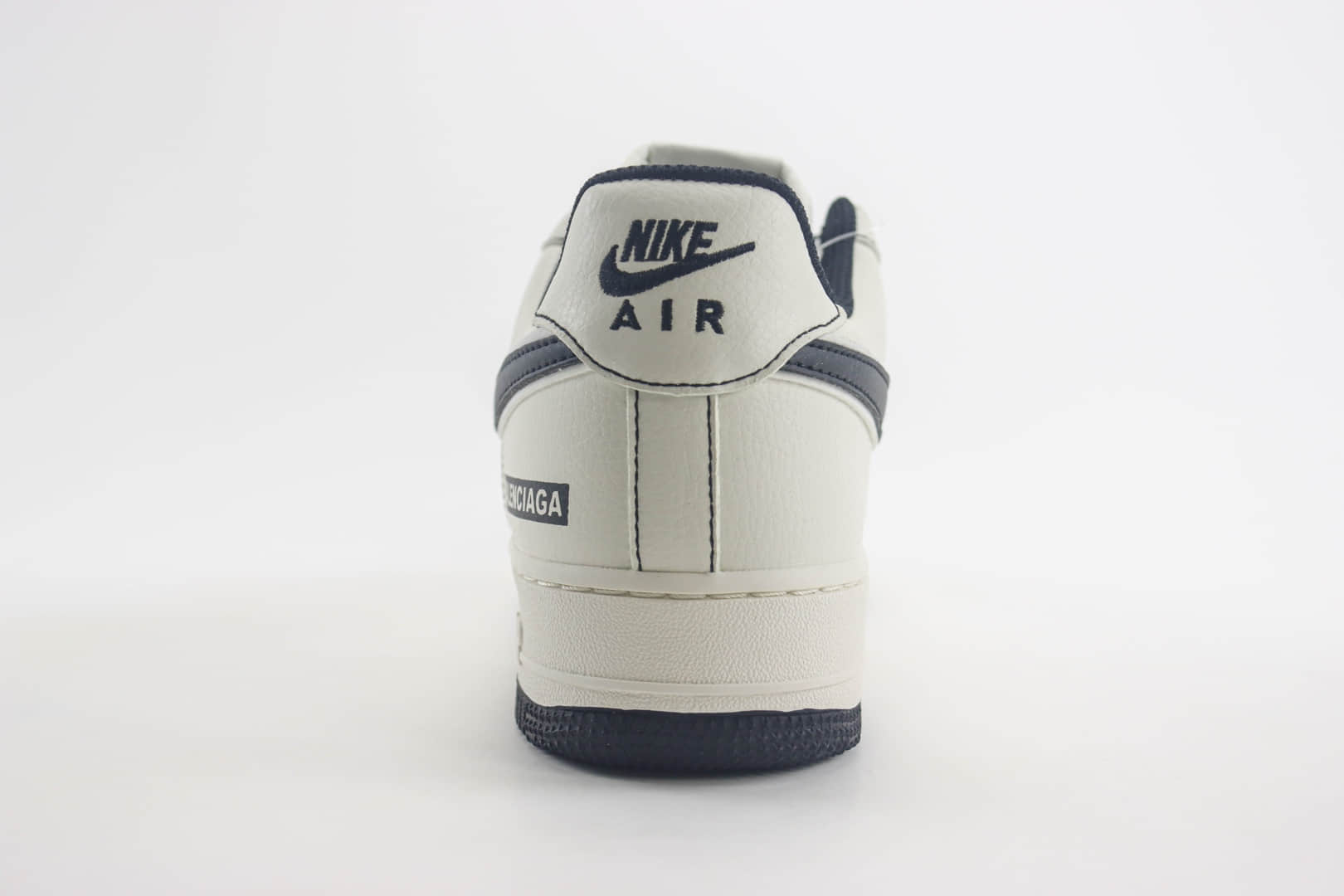 耐克BALENCIAGA x Nike Air Force 1'07 Low纯原版本巴黎世家联名空军一号AF1白黑色板鞋 莆田耐克工厂 货号：FR0538-090