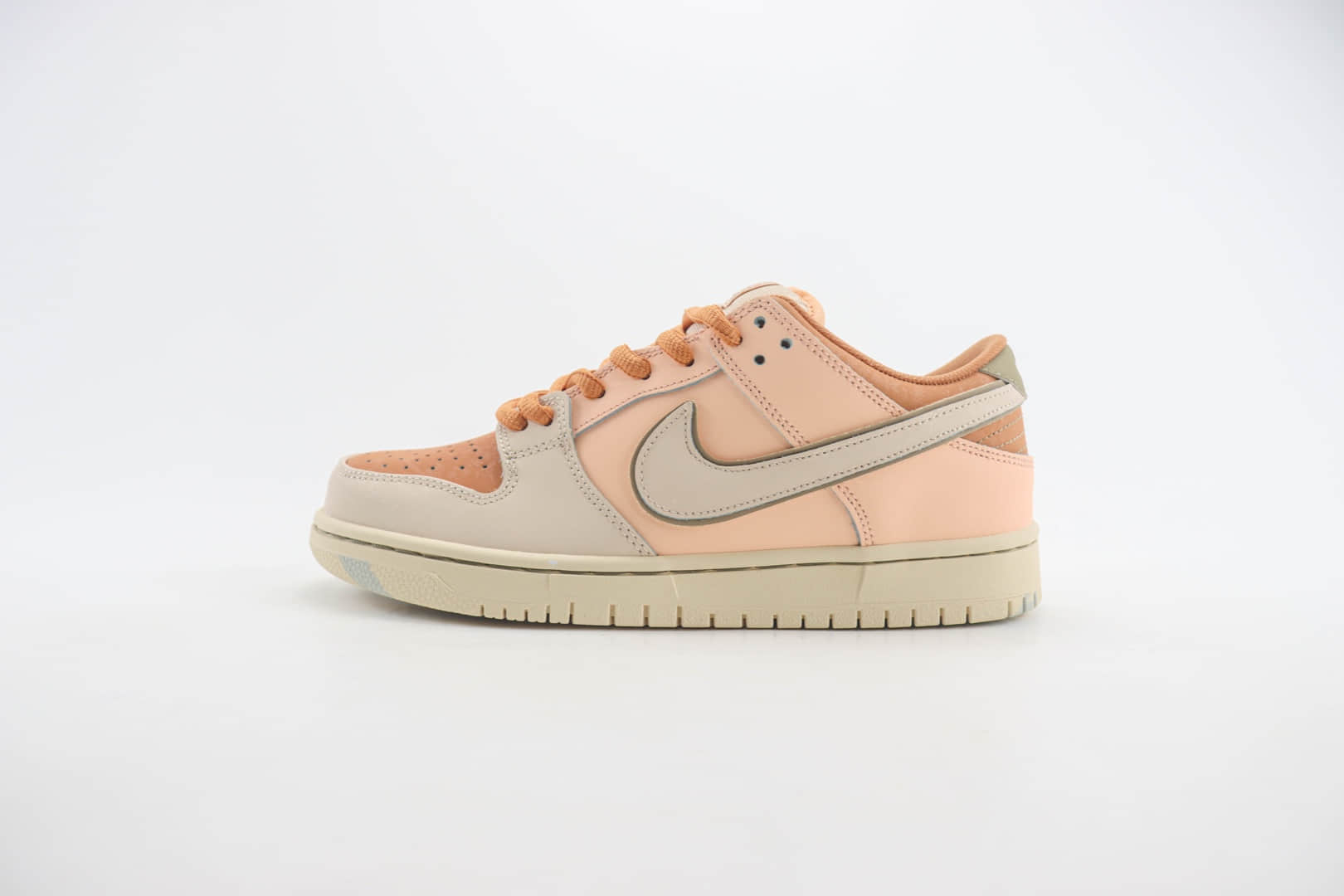 耐克Nike SB Dunk Low纯原版本低帮SB Dunk粉橙渐变板鞋 莆田耐克货源 货号：FV5926-200