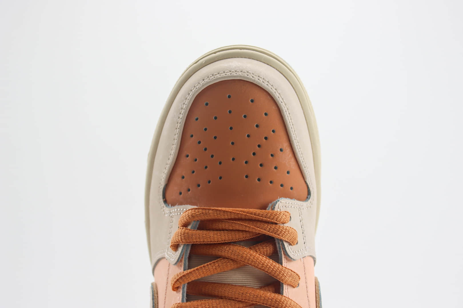 耐克Nike SB Dunk Low纯原版本低帮SB Dunk粉橙渐变板鞋 莆田耐克货源 货号：FV5926-200