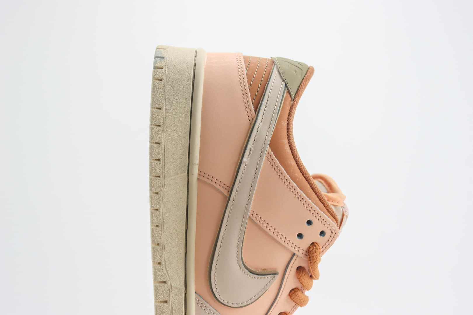 耐克Nike SB Dunk Low纯原版本低帮SB Dunk粉橙渐变板鞋 莆田耐克货源 货号：FV5926-200