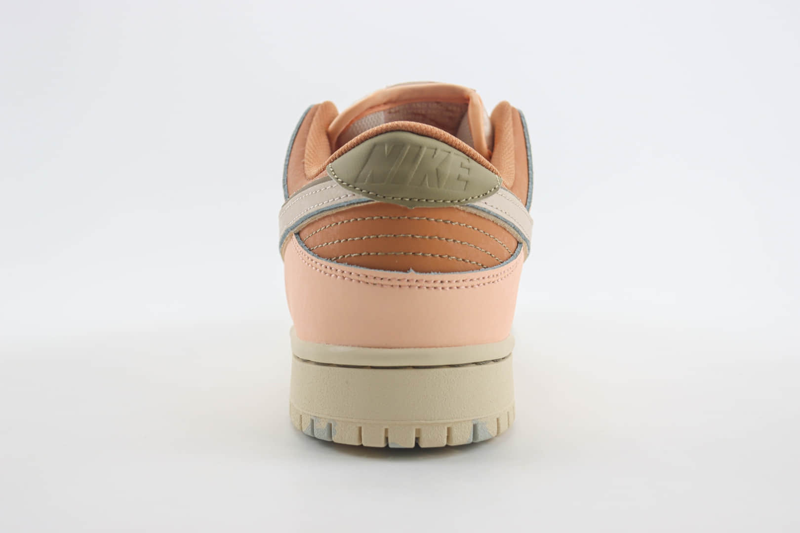 耐克Nike SB Dunk Low纯原版本低帮SB Dunk粉橙渐变板鞋 莆田耐克货源 货号：FV5926-200