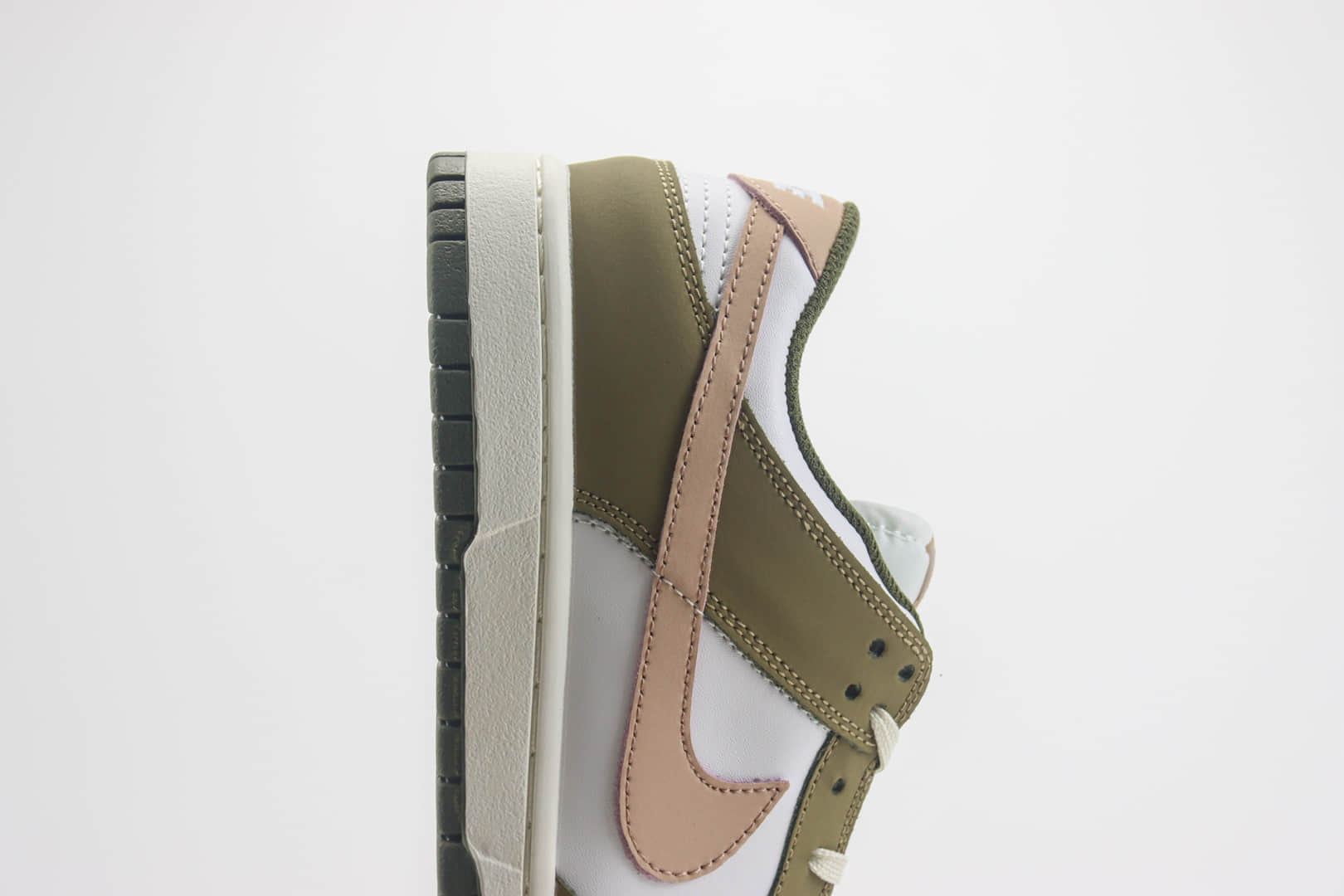 耐克Nike SB Dunk Low纯原版本低帮SB Dunk白橄榄绿滑板板鞋 莆田耐克工厂 货号：FQ8250-200