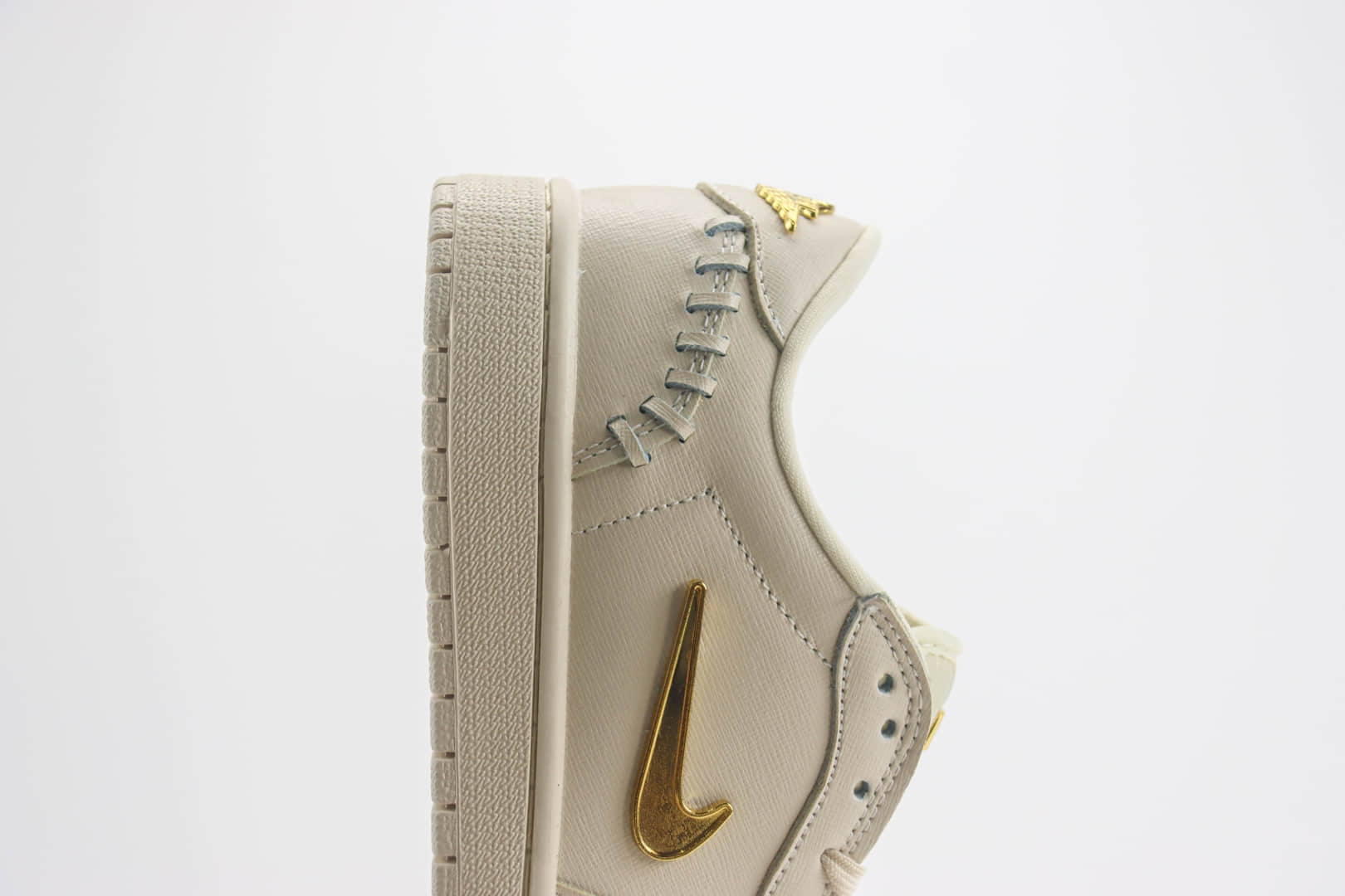 乔丹Air Jordan 1 Low纯原版本低帮AJ1米白金勾板鞋 莆田AJ货源 货号：FN5032-200