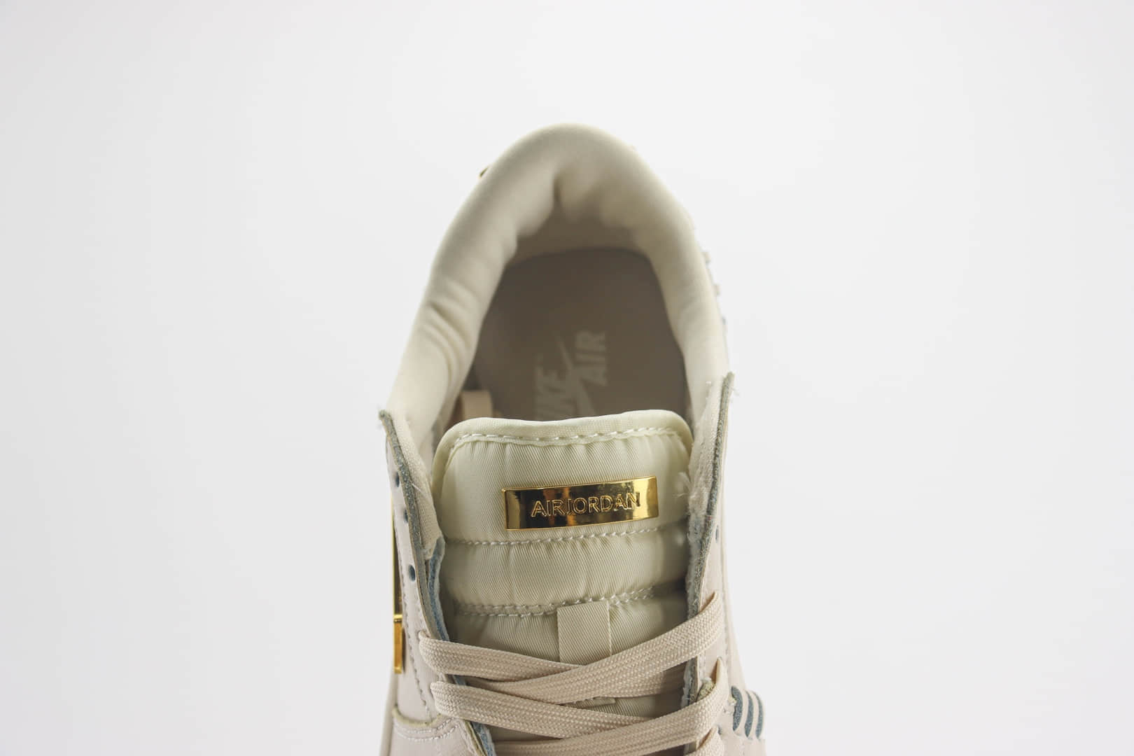 乔丹Air Jordan 1 Low纯原版本低帮AJ1米白金勾板鞋 莆田AJ货源 货号：FN5032-200