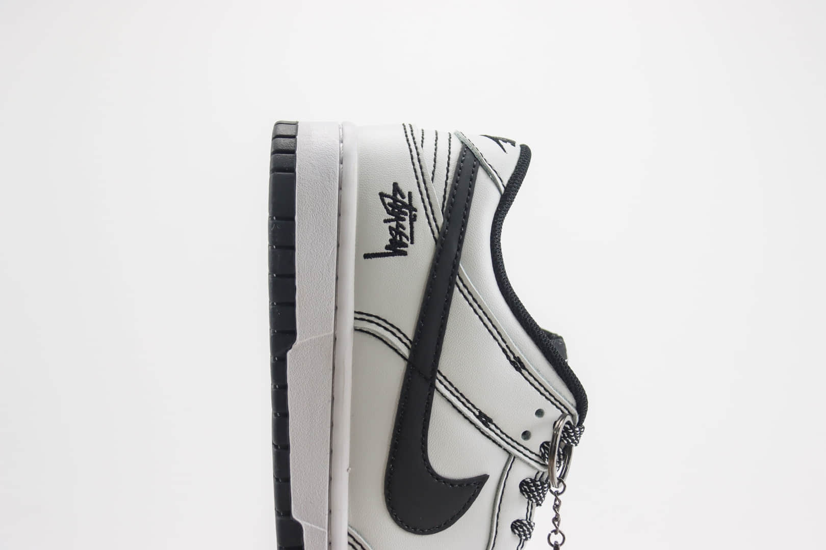 耐克Stussy x Nike Dunk Low纯原版本斯图西联名Dunk白黑缝线板鞋 莆田天花板Dunk 货号：FC1688-137
