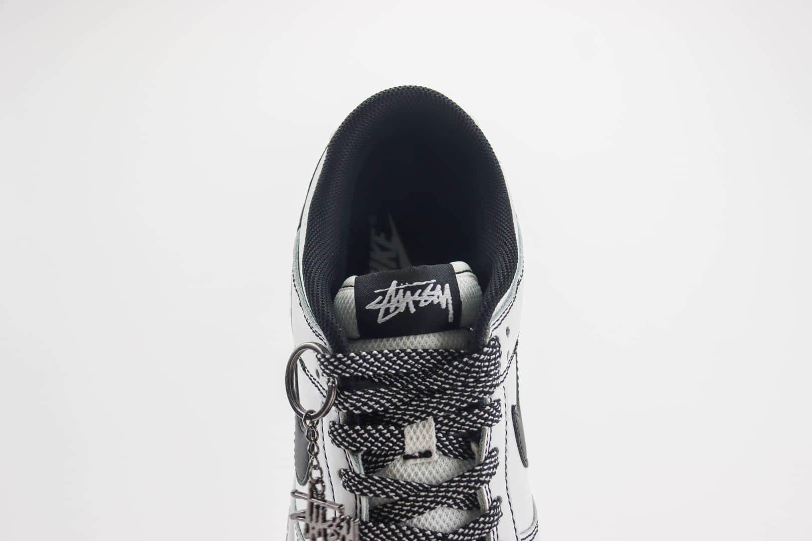 耐克Stussy x Nike Dunk Low纯原版本斯图西联名Dunk白黑缝线板鞋 莆田天花板Dunk 货号：FC1688-137