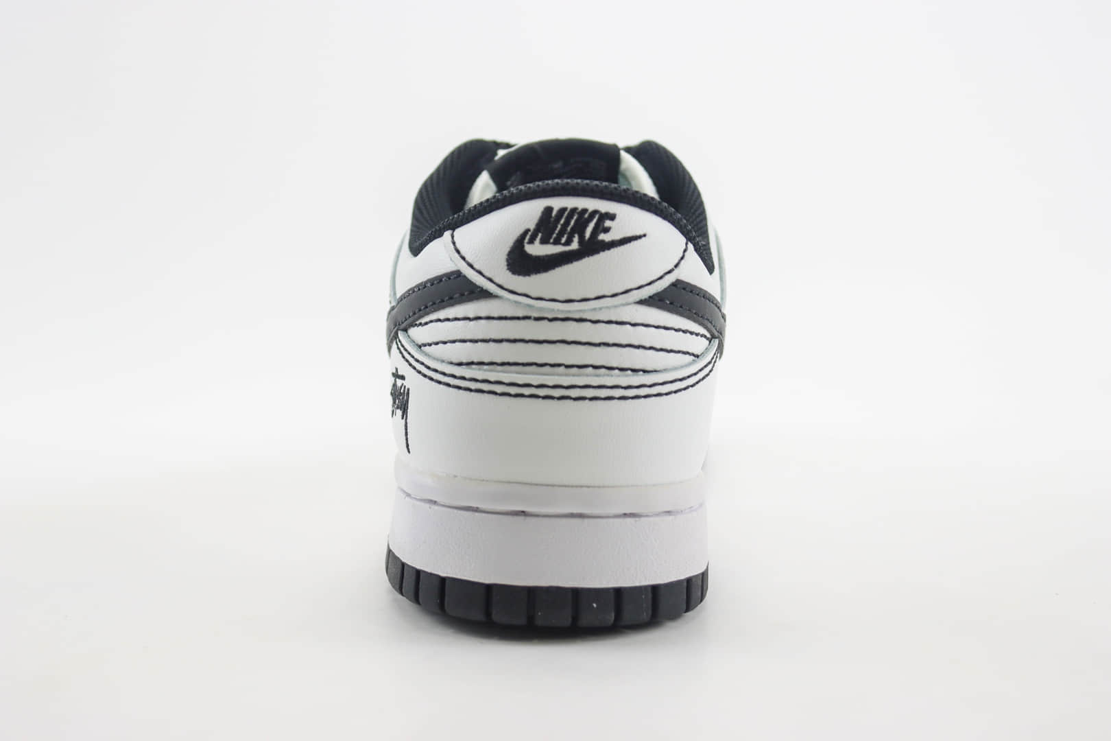 耐克Stussy x Nike Dunk Low纯原版本斯图西联名Dunk白黑缝线板鞋 莆田天花板Dunk 货号：FC1688-137