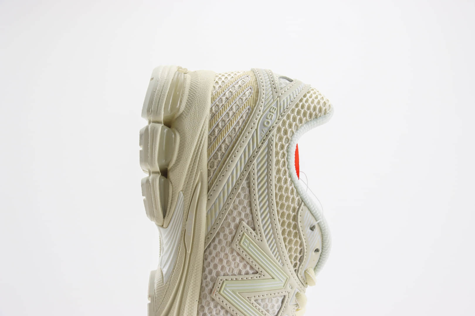 新百伦New Balance 860V2纯原版本淡黄色NB860V2复古透气慢跑鞋 莆田新百伦货源 货号：ML860AH2