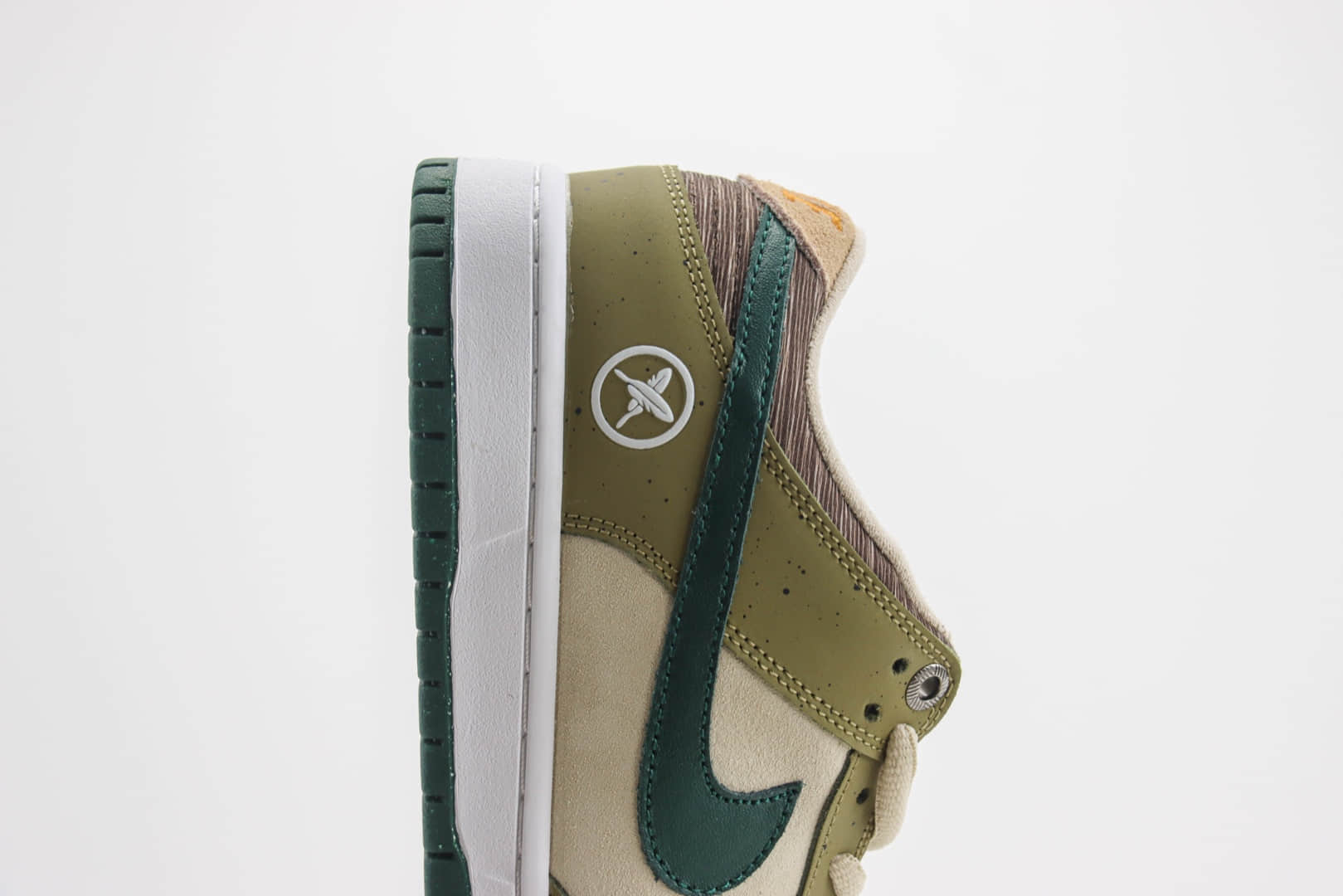 耐克Nike SB Dunk Low纯原版本低帮SB Dunk米绿羽毛滑板板鞋 莆田耐克工厂 货号：HF8022-300