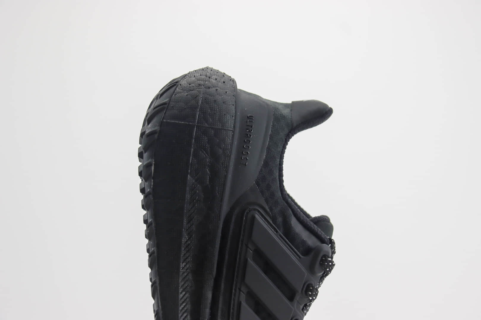 阿迪达斯adidas Ultra Boost Light纯原版本纯黑爆米花跑鞋 莆田阿迪达斯货源 货号：IE1677
