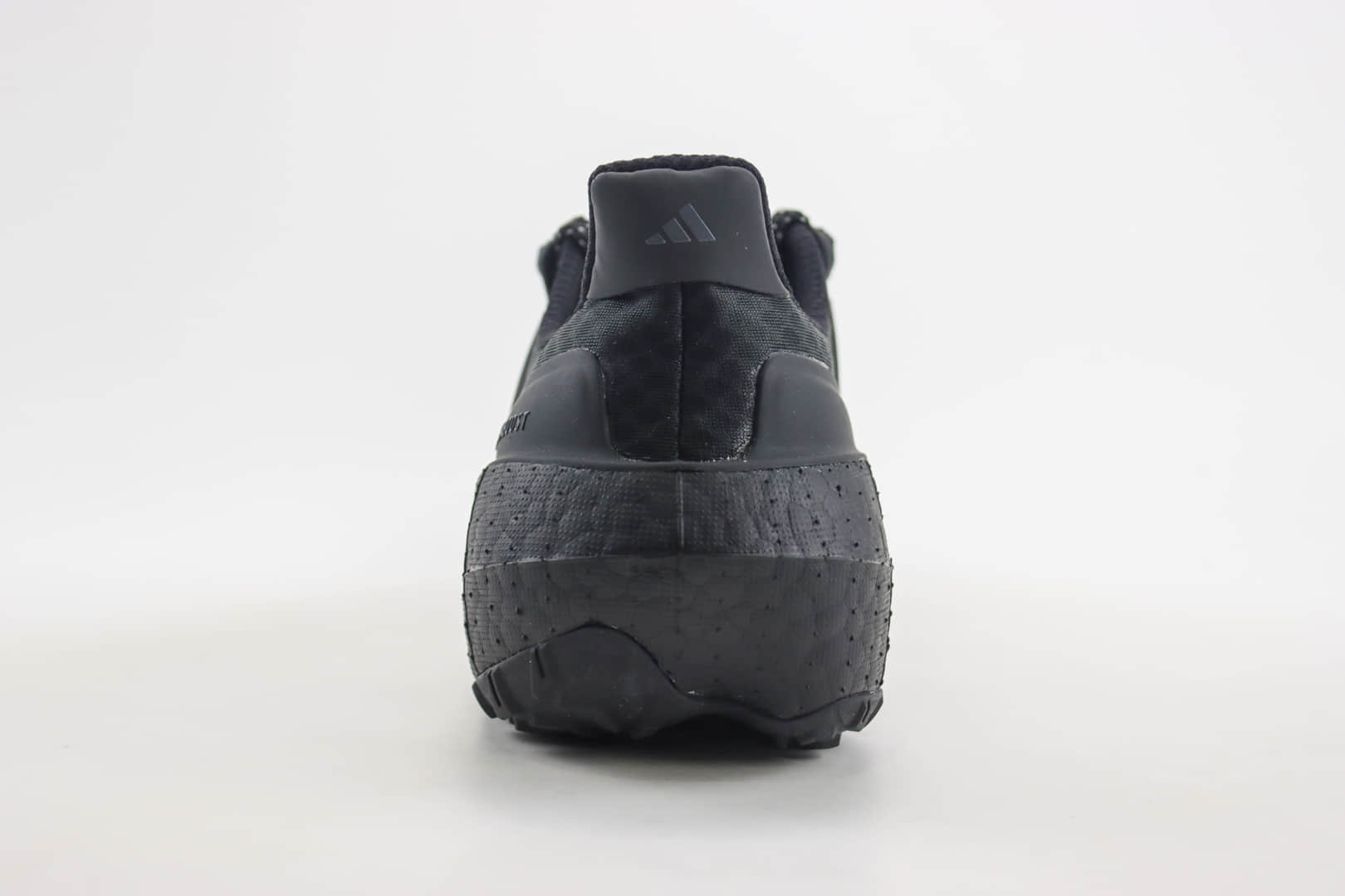 阿迪达斯adidas Ultra Boost Light纯原版本纯黑爆米花跑鞋 莆田阿迪达斯货源 货号：IE1677