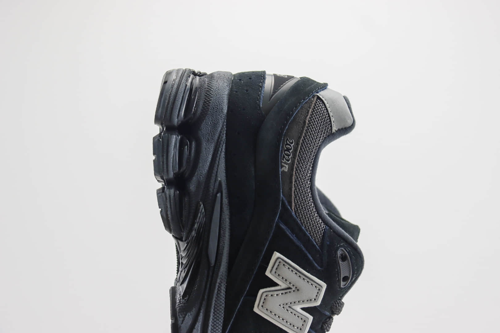 新百伦New Balance 2002R纯原版本NB2002R黑色复古跑鞋 莆田新百伦货源 货号：M2002RBV
