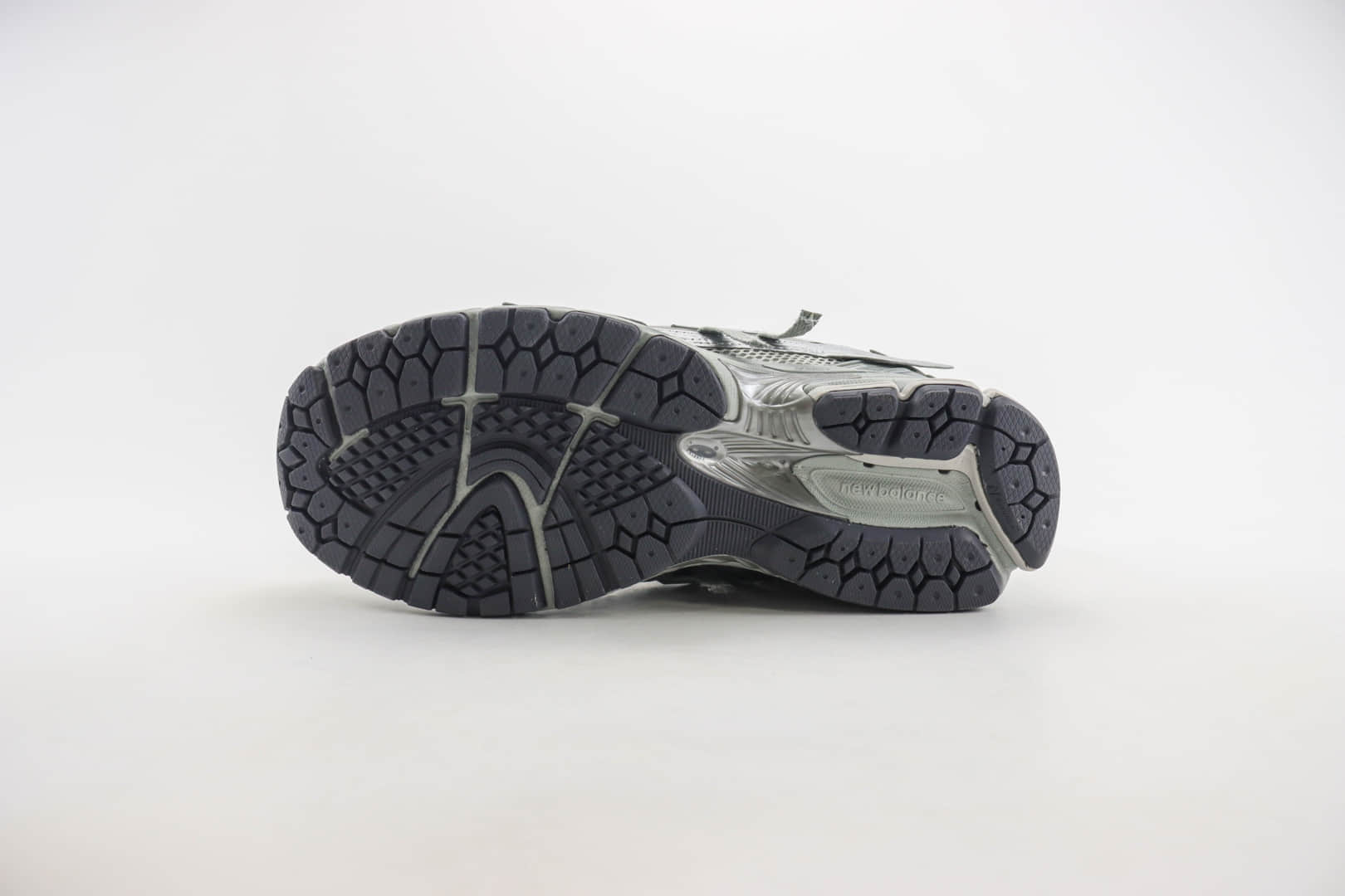 新百伦New Balance 1906纯原版本NB1906灰银色复古老爹鞋 莆田新百伦货源 货号：M1906AG
