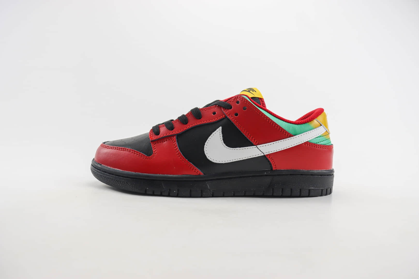 耐克Nike SB Dunk Low纯原版本低帮SB Dunk黑红色滑板板鞋 莆田耐克代理 货号：FZ3057-001