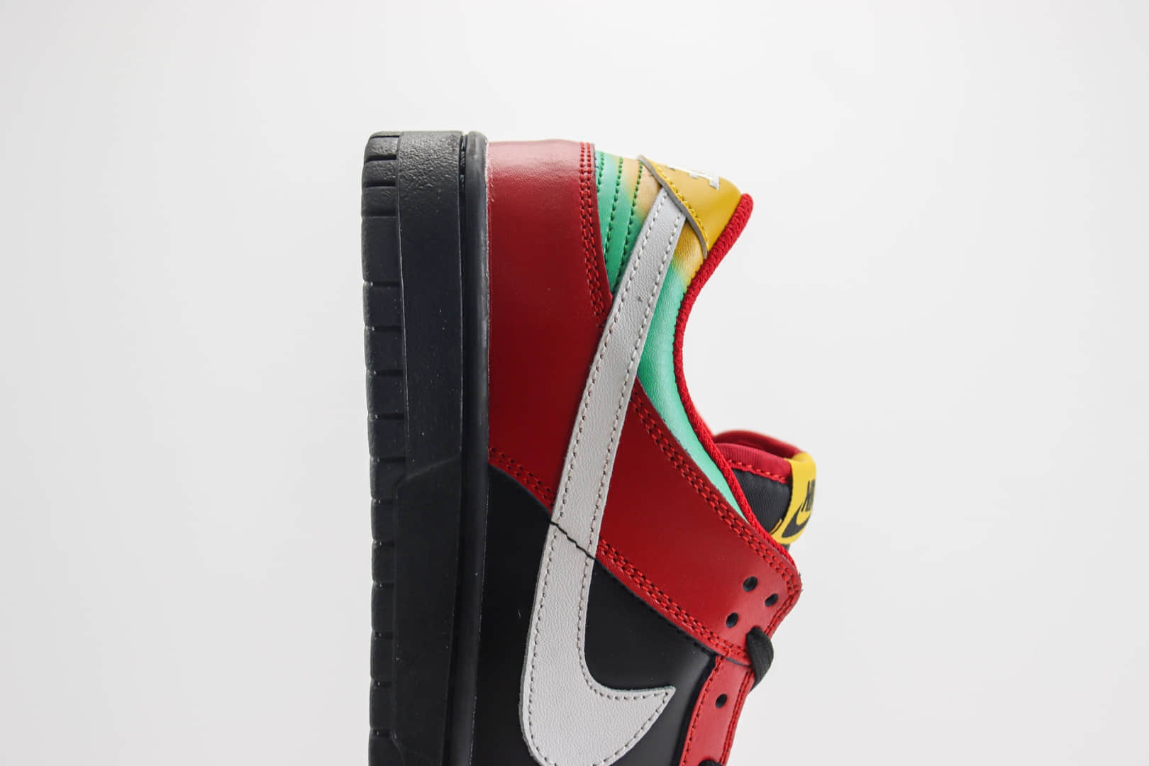 耐克Nike SB Dunk Low纯原版本低帮SB Dunk黑红色滑板板鞋 莆田耐克代理 货号：FZ3057-001