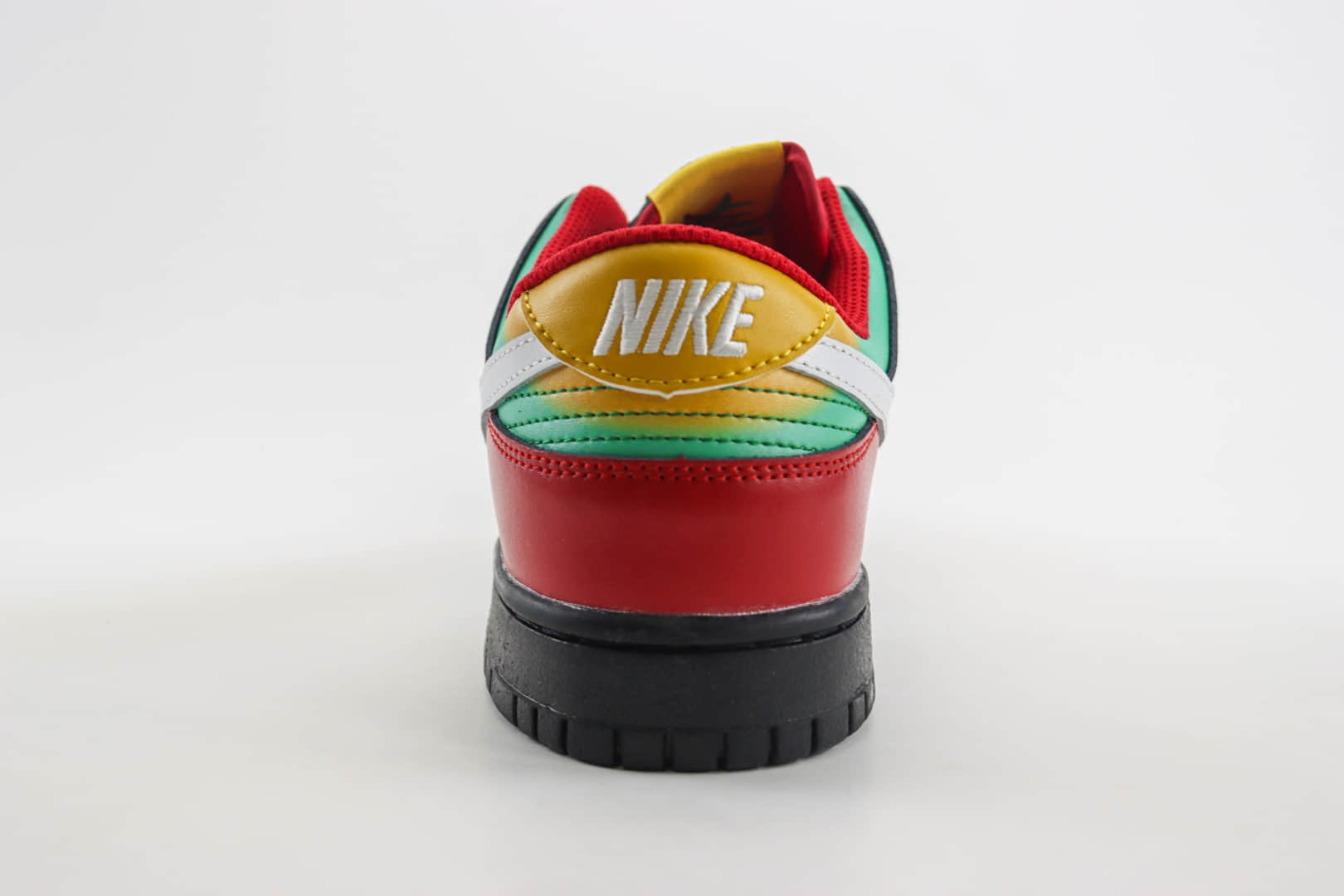 耐克Nike SB Dunk Low纯原版本低帮SB Dunk黑红色滑板板鞋 莆田耐克代理 货号：FZ3057-001