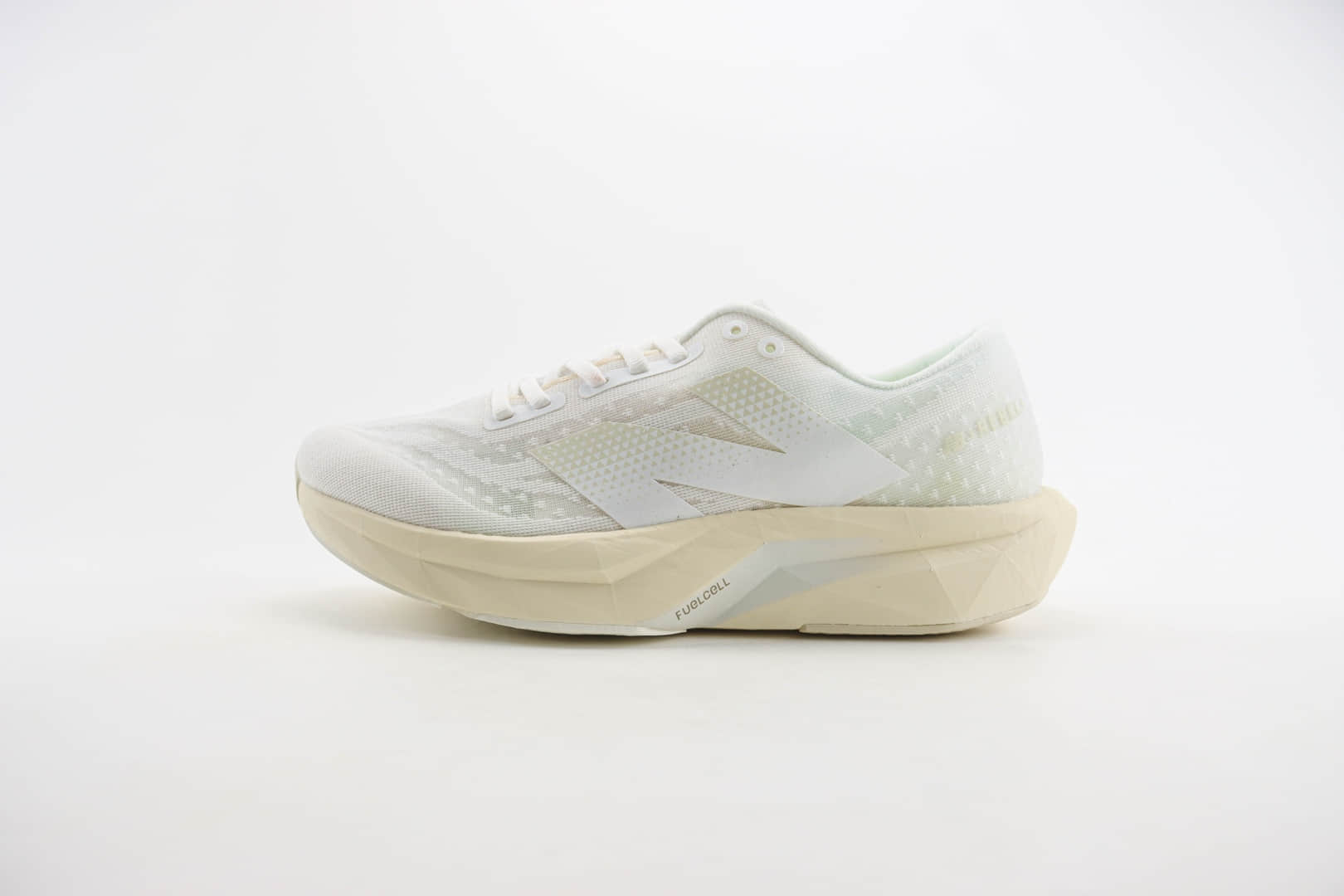 新百伦New Balance FuelCell Rebel V4纯原版本白色轻便跑步鞋 莆田新百伦货源 货号：WFCXLJ4