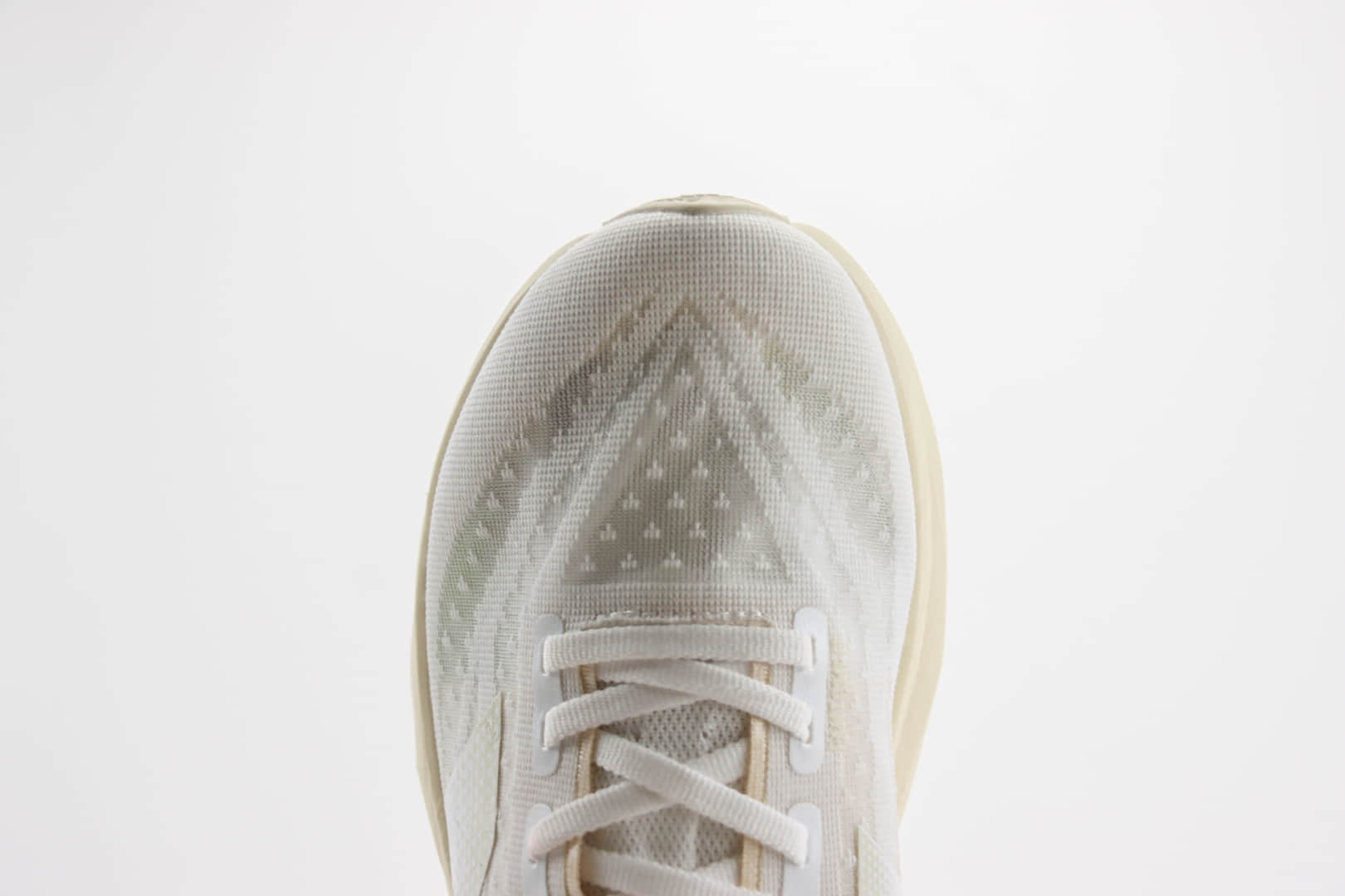 新百伦New Balance FuelCell Rebel V4纯原版本白色轻便跑步鞋 莆田新百伦货源 货号：WFCXLJ4