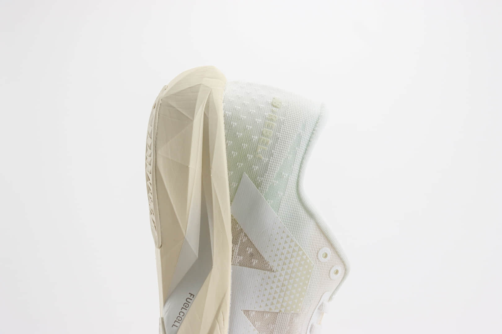 新百伦New Balance FuelCell Rebel V4纯原版本白色轻便跑步鞋 莆田新百伦货源 货号：WFCXLJ4